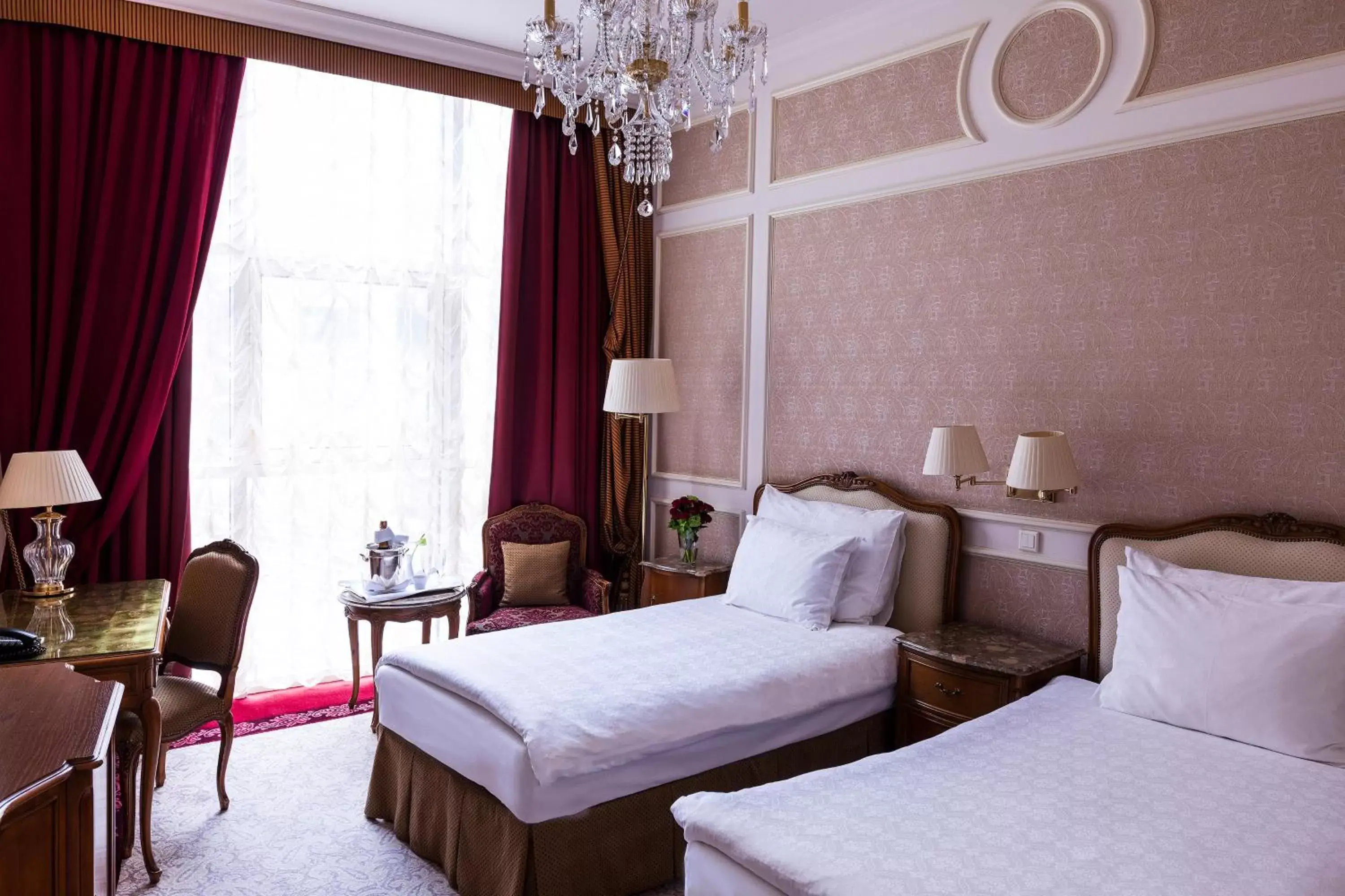 Photo of the whole room, Bed in Grand Hotel Wien