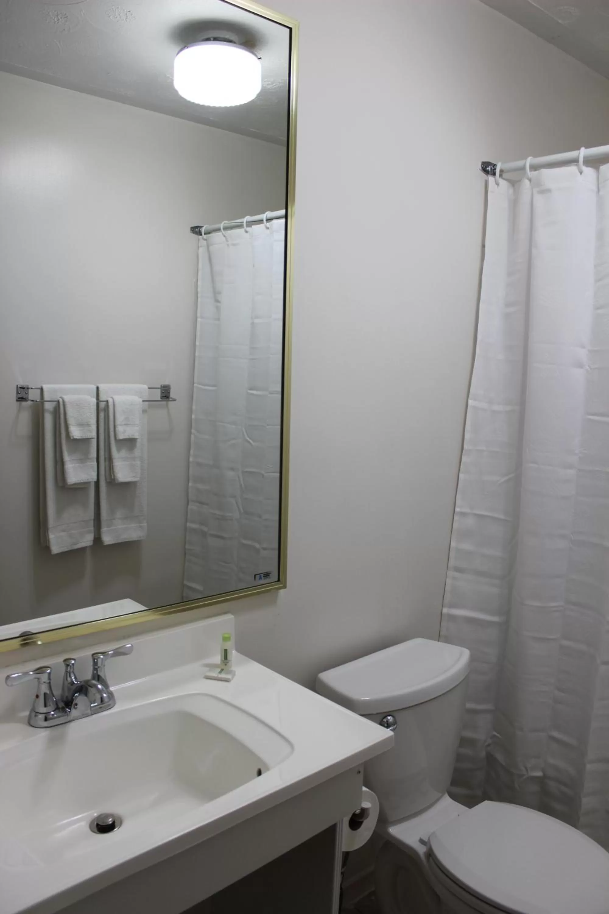 Shower in Welcome Inn