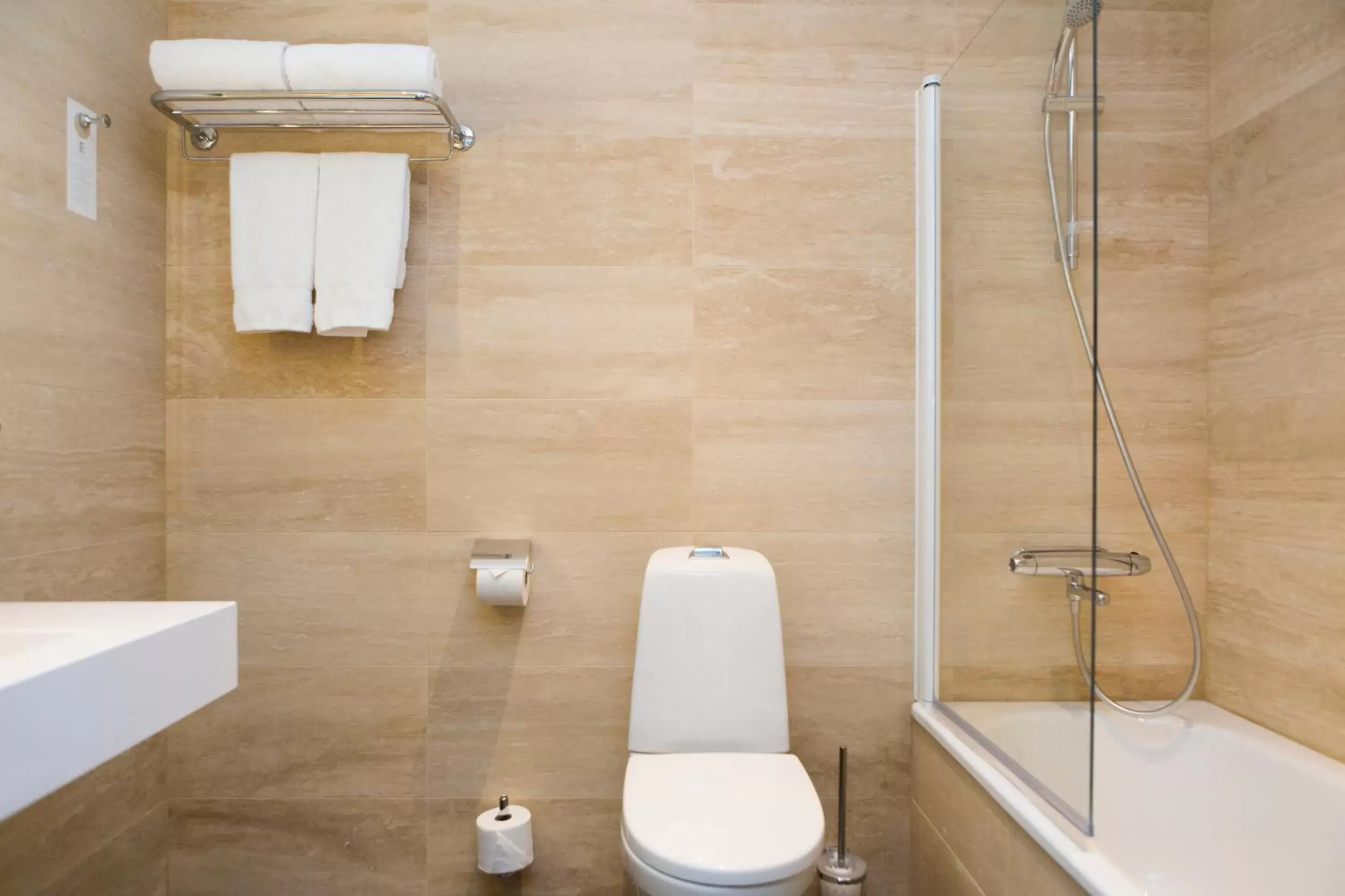 Shower, Bathroom in Elite Palace Hotel