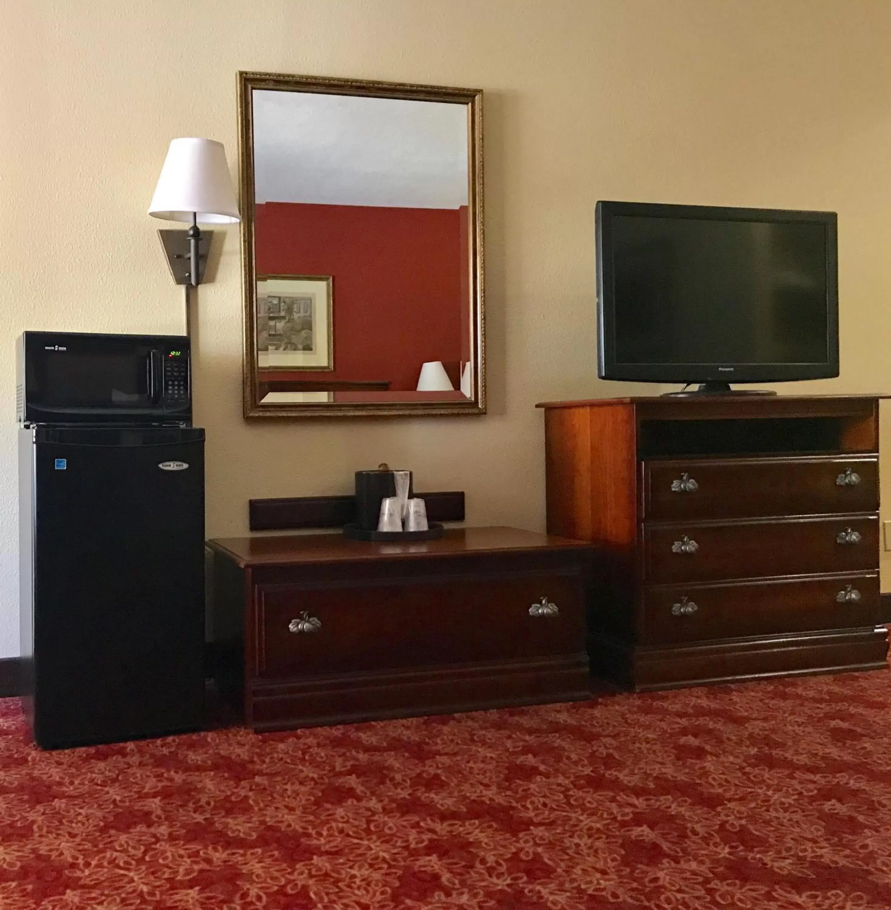 TV and multimedia, TV/Entertainment Center in Best Western Fort Lauderdale Airport Cruise Port