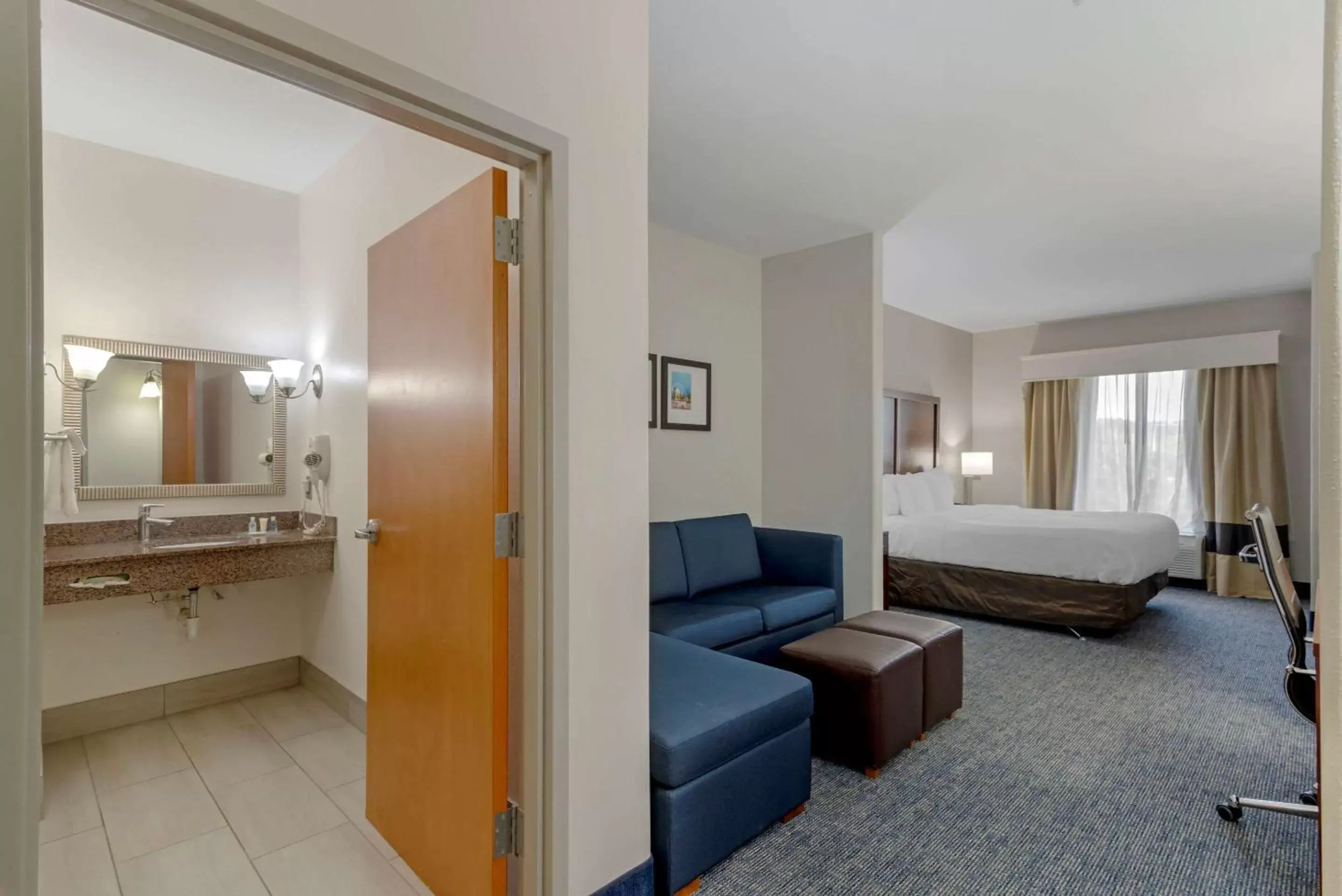 Bedroom in Comfort Suites Stockbridge Atlanta South