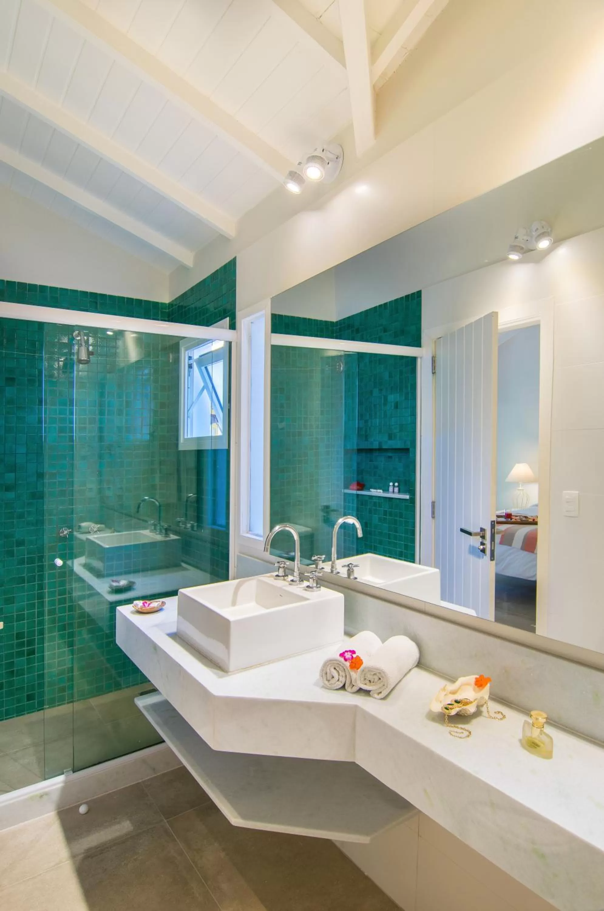 Bathroom in La Chimère Buzios Essence