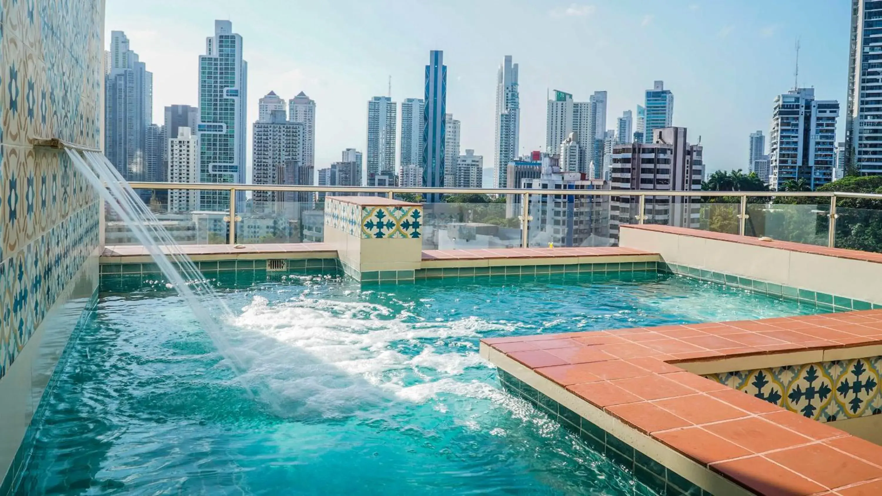 Hot Tub, Swimming Pool in Hilton Garden Inn Panama