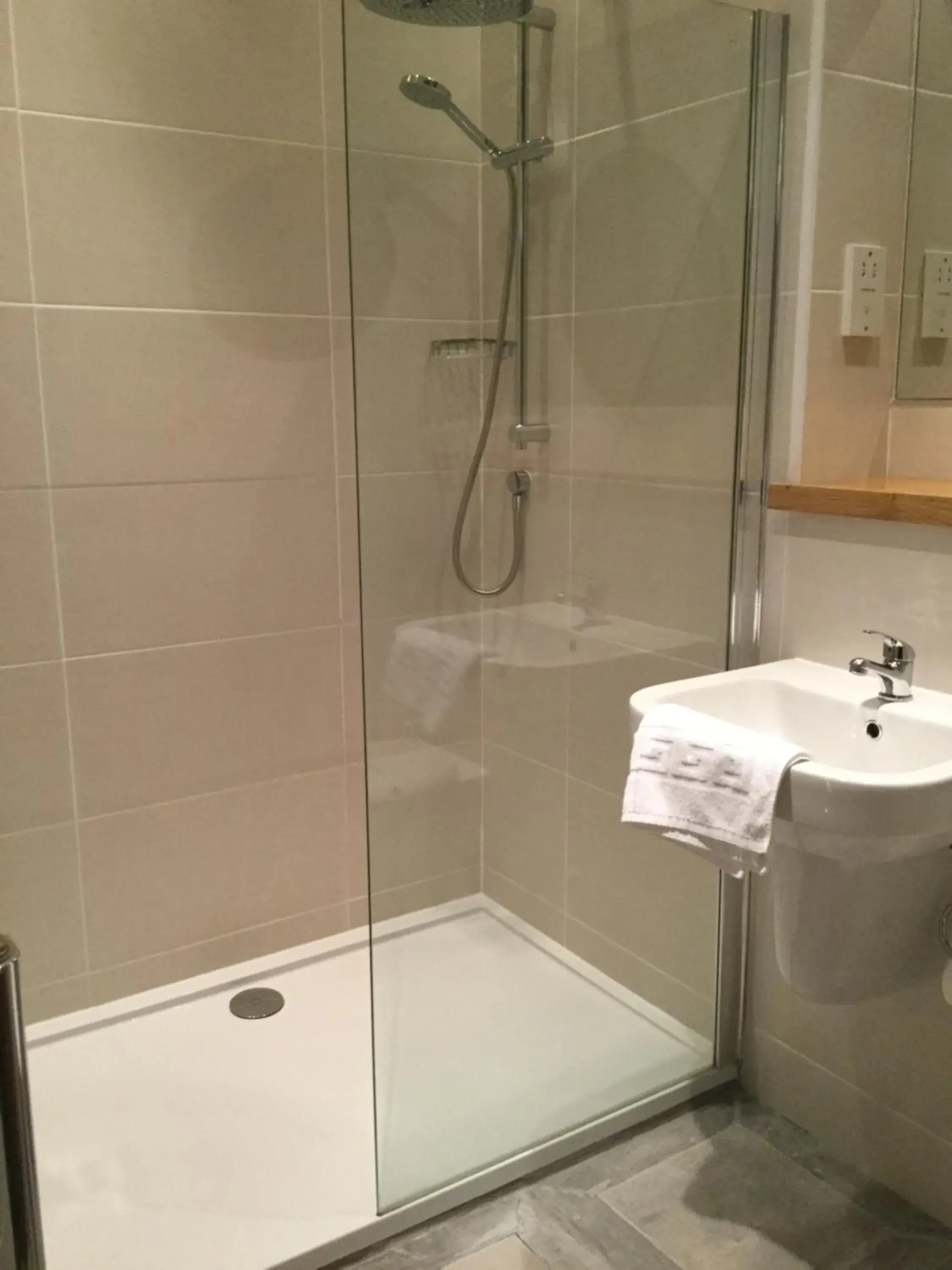 Bathroom in Ash Farm Country House