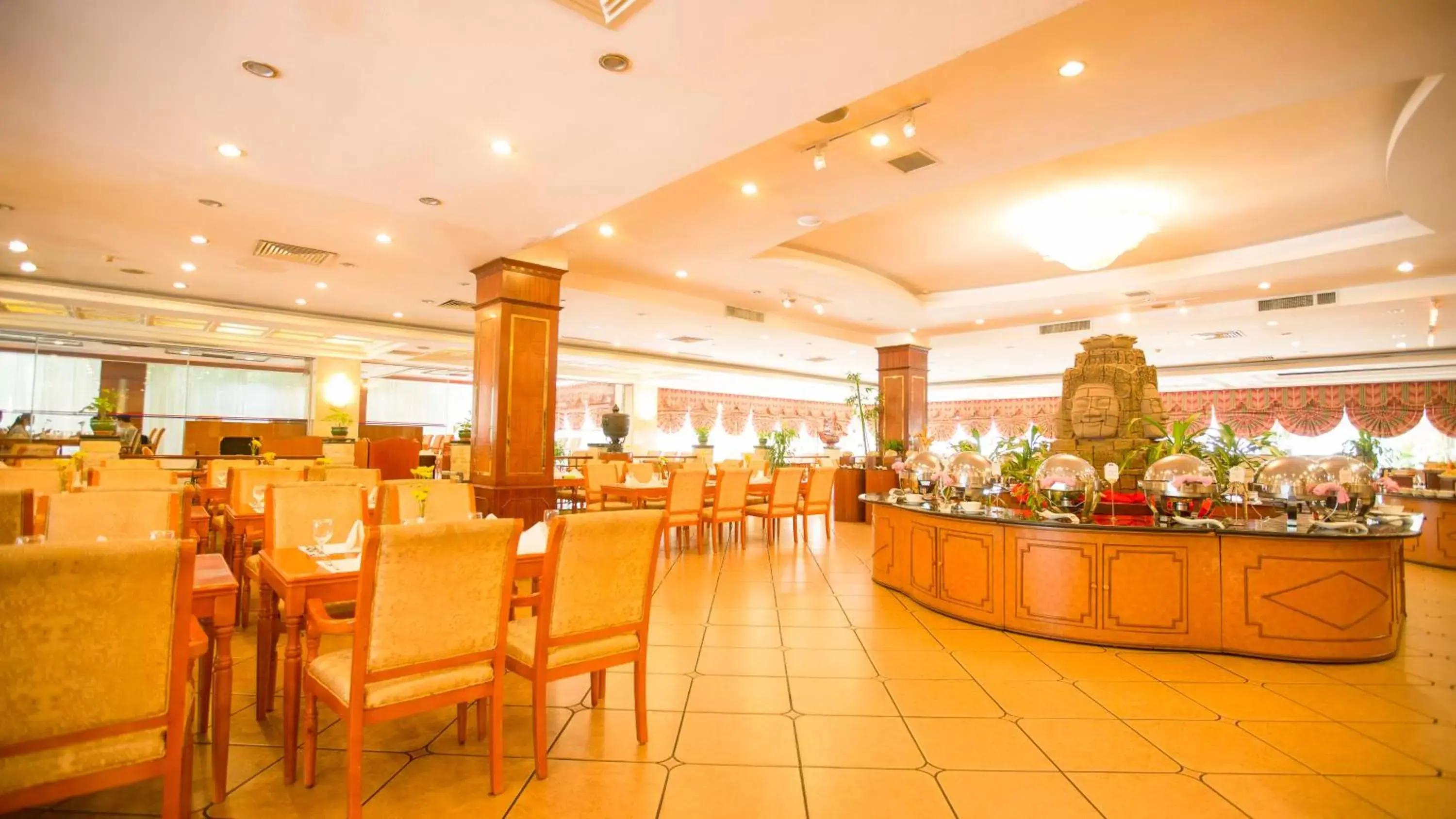 Restaurant/Places to Eat in Phnom Penh Hotel