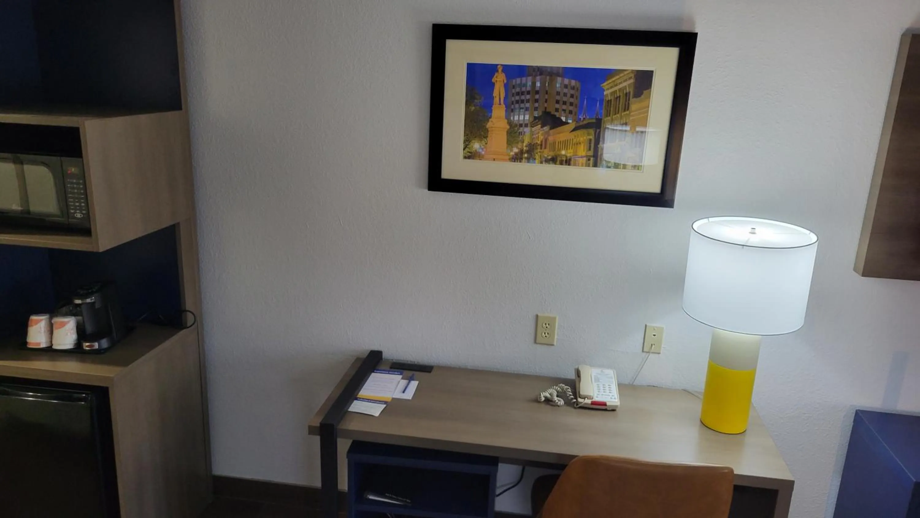 hair dresser in Comfort Suites Macon Northwest