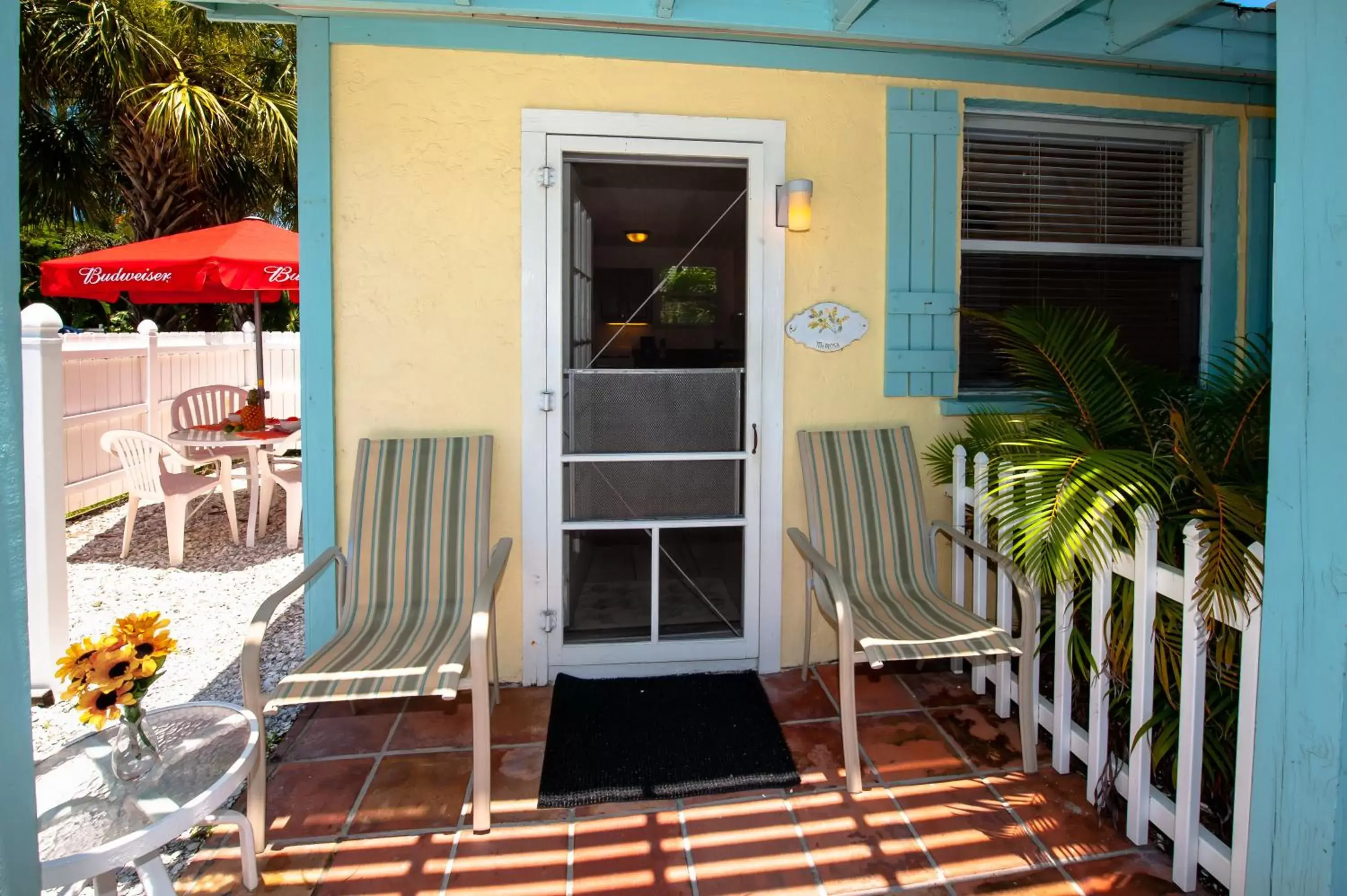 Patio in Cedar Cove Resort & Cottages