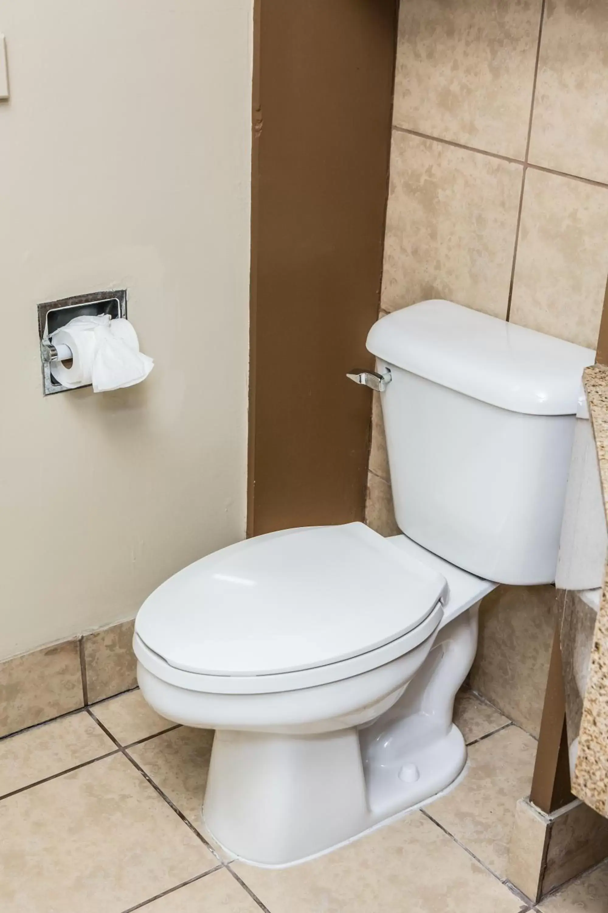 Toilet, Bathroom in Pelican Inn