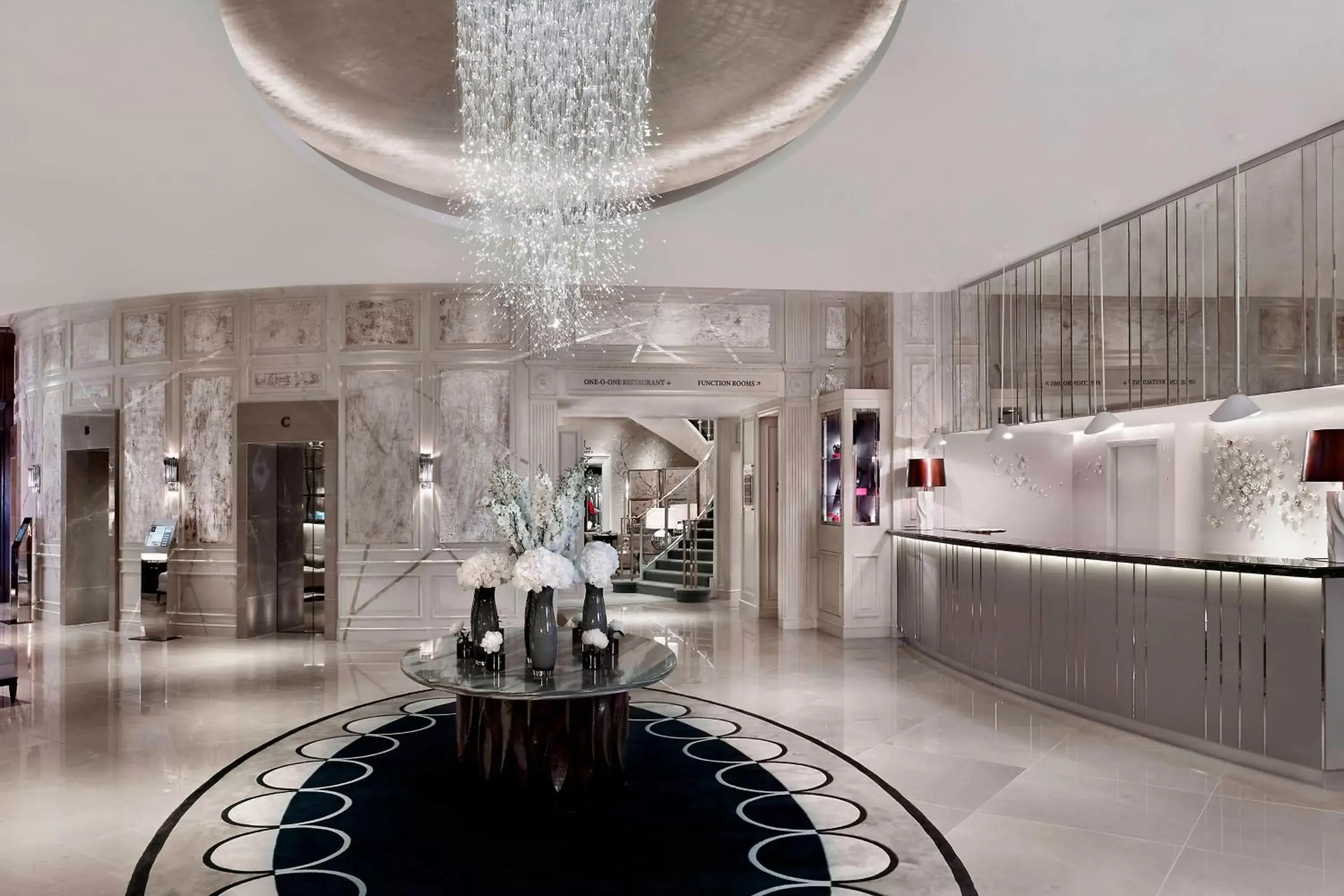 Lobby or reception in The Park Tower Knightsbridge, a Luxury Collection Hotel, London