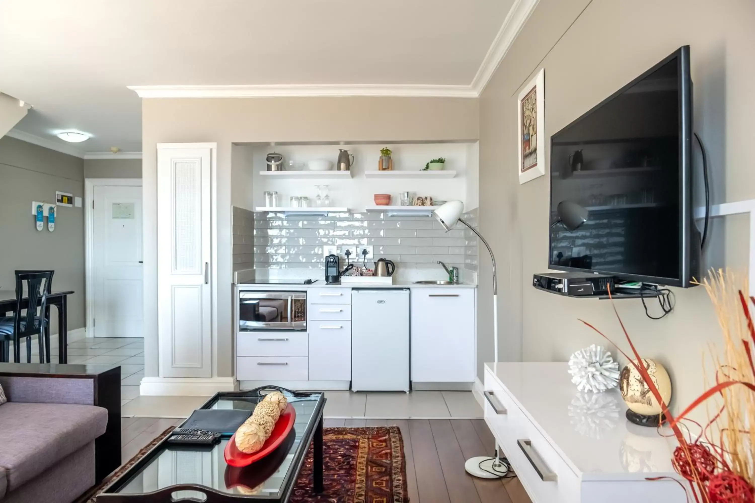 TV and multimedia, Kitchen/Kitchenette in The Bantry Bay Aparthotel by Totalstay