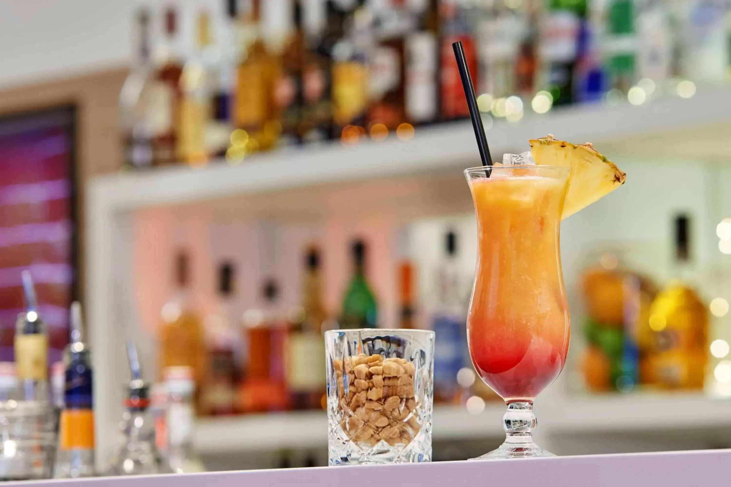 Lounge or bar in Hampton by Hilton Berlin City Centre Alexanderplatz Lounge or bar in Hampton by Hilton Berlin City Centre Alexanderplatz