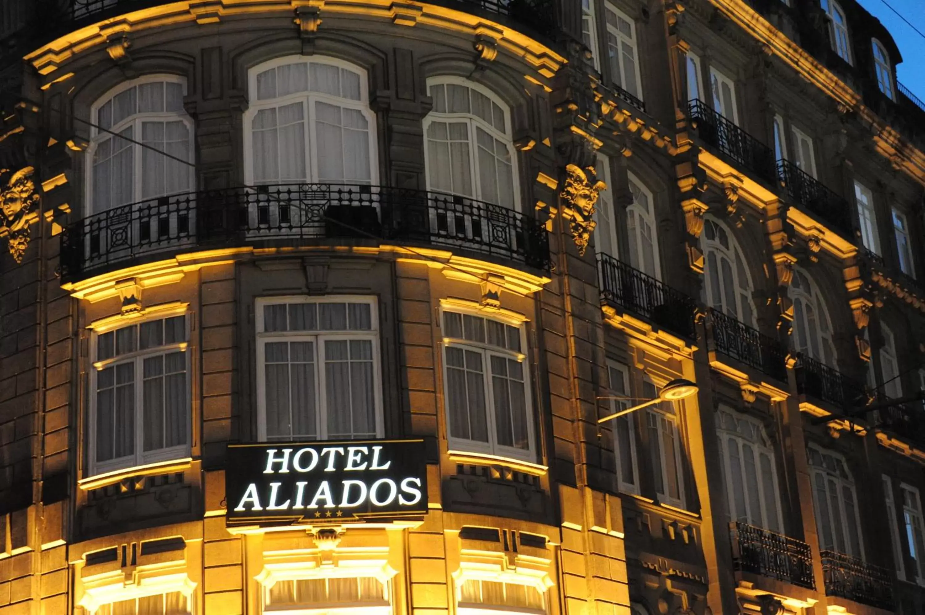 Property Building in Hotel Aliados