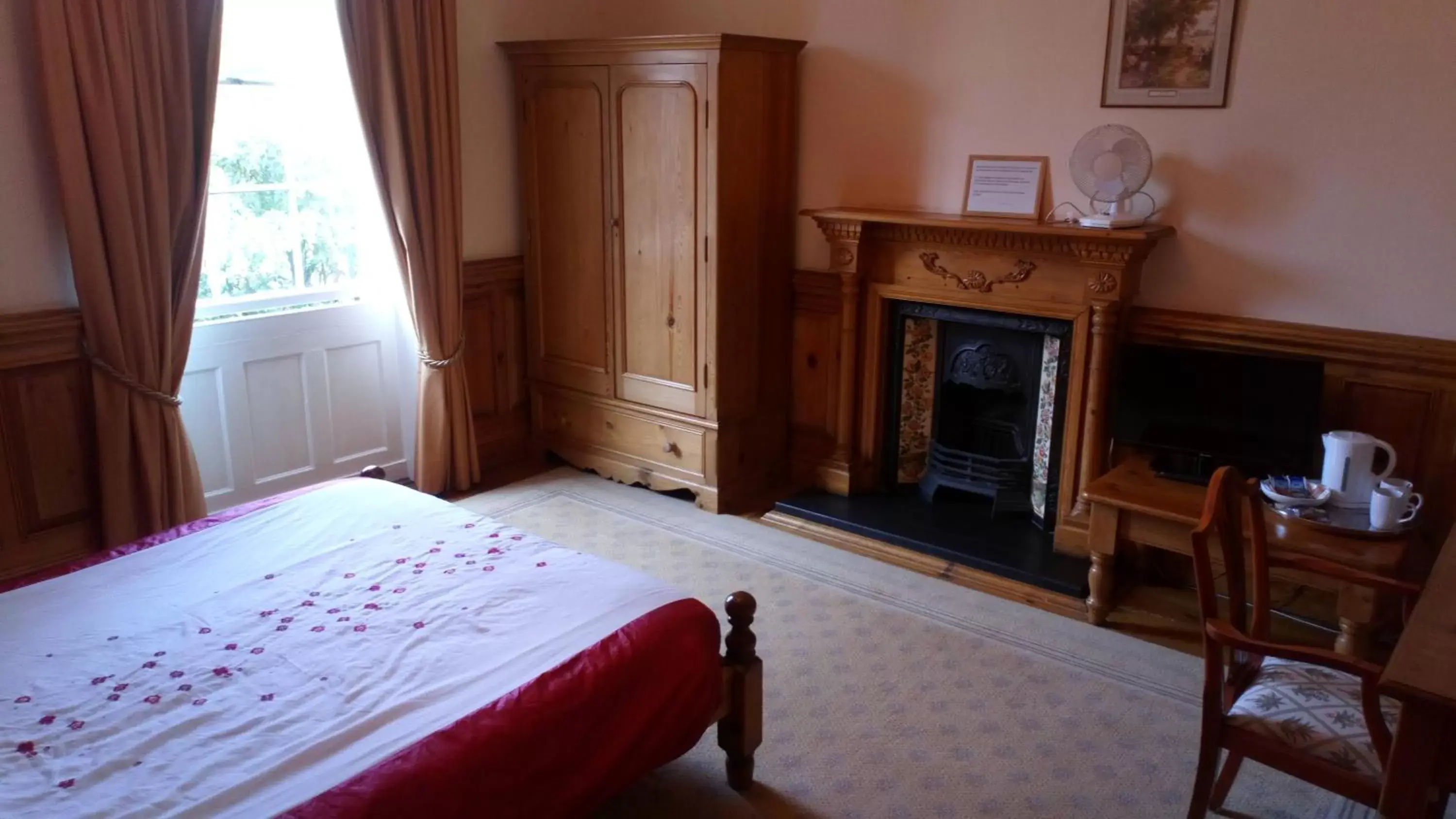 Bed in The Londesborough Arms bar with en-suite rooms