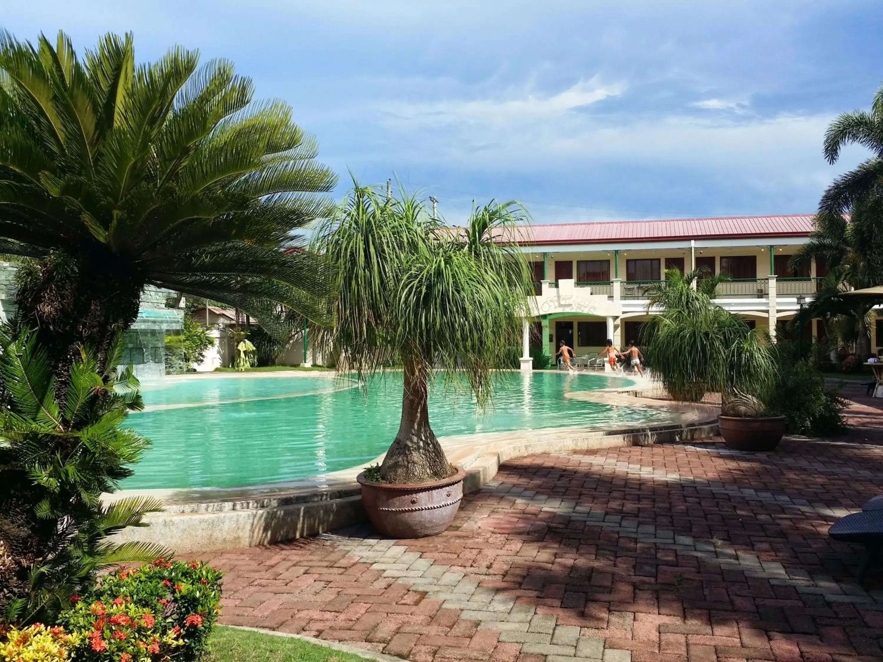 Property building, Swimming Pool in Dotties Place Hotel and Restaurant