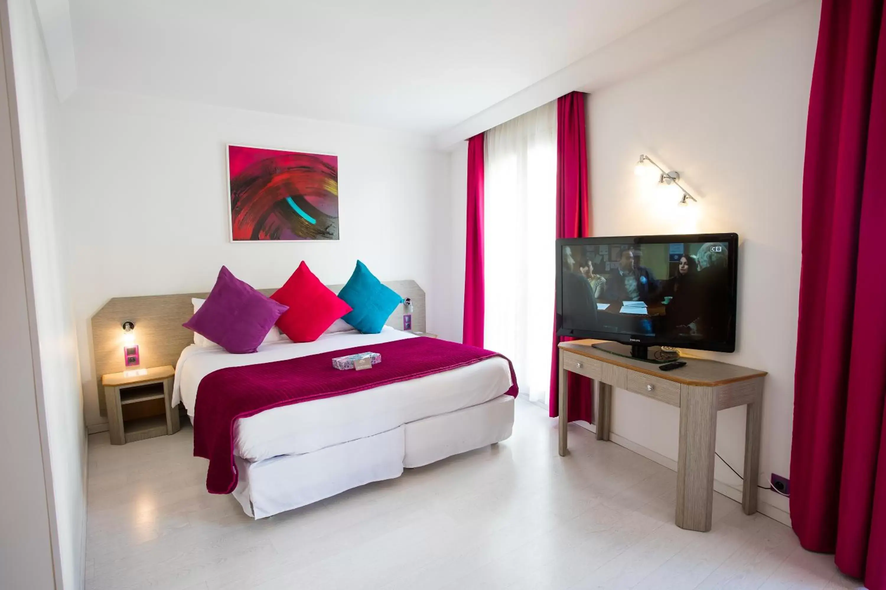 Bedroom, Bed in Cristal Hôtel & Spa