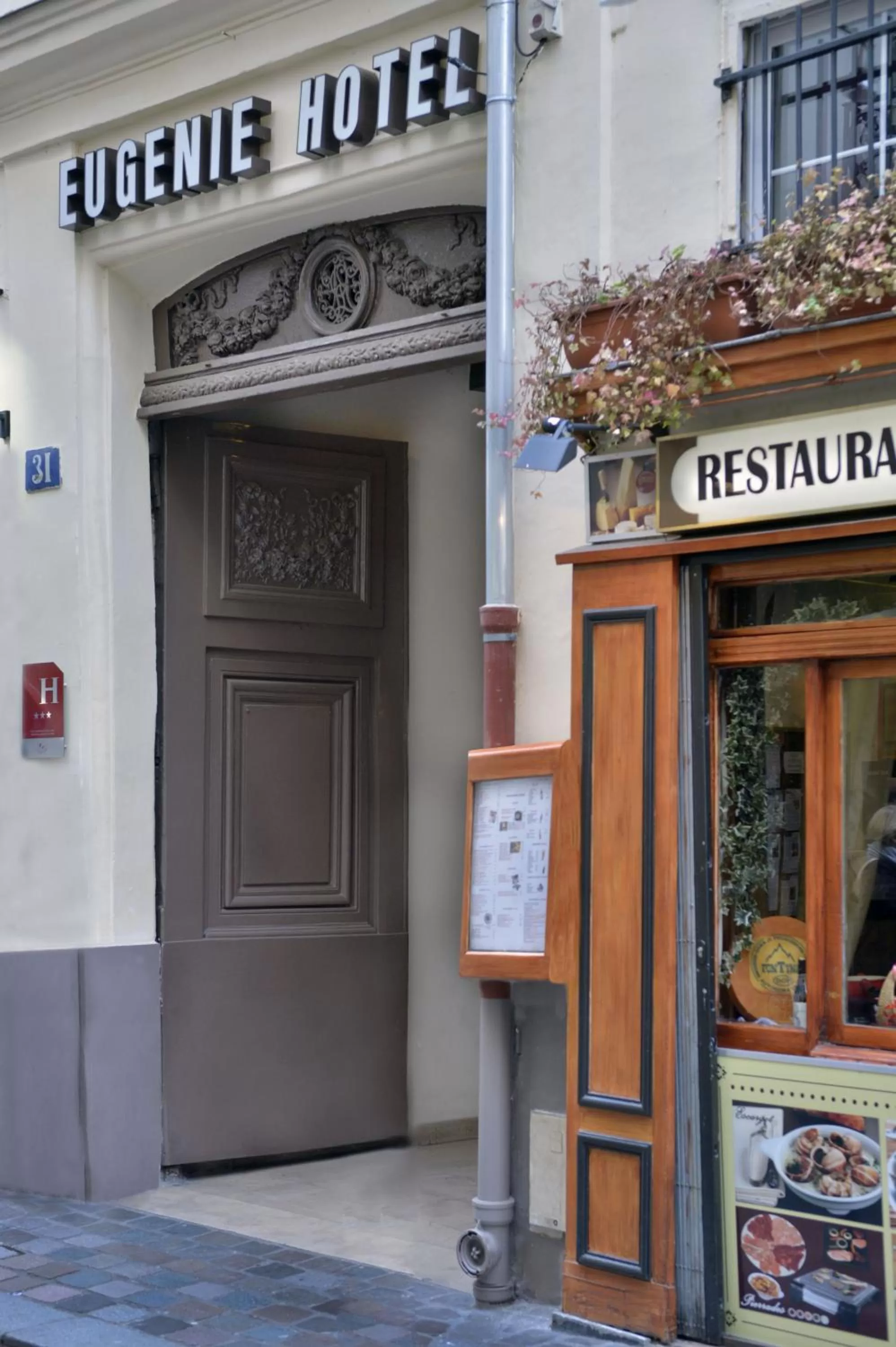Facade/entrance in Hôtel Eugénie