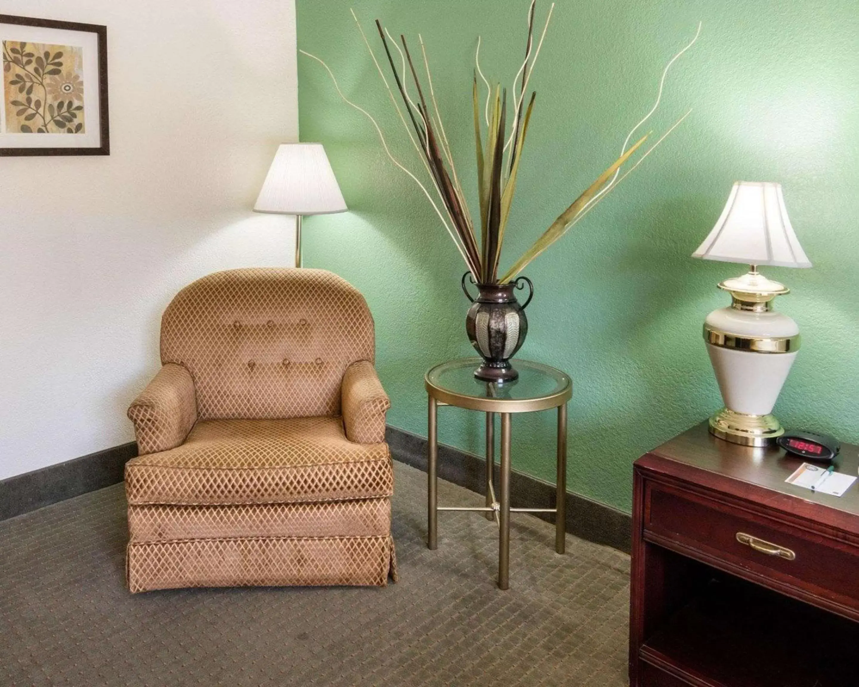 Photo of the whole room, Seating Area in Quality Inn Shreveport