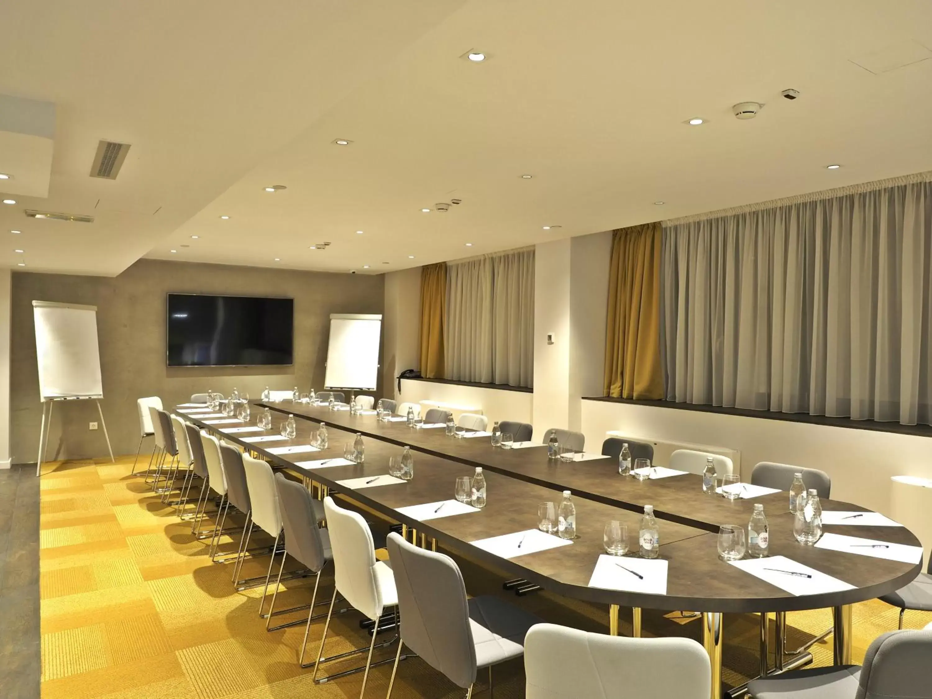 Meeting/conference room in Envoy Hotel