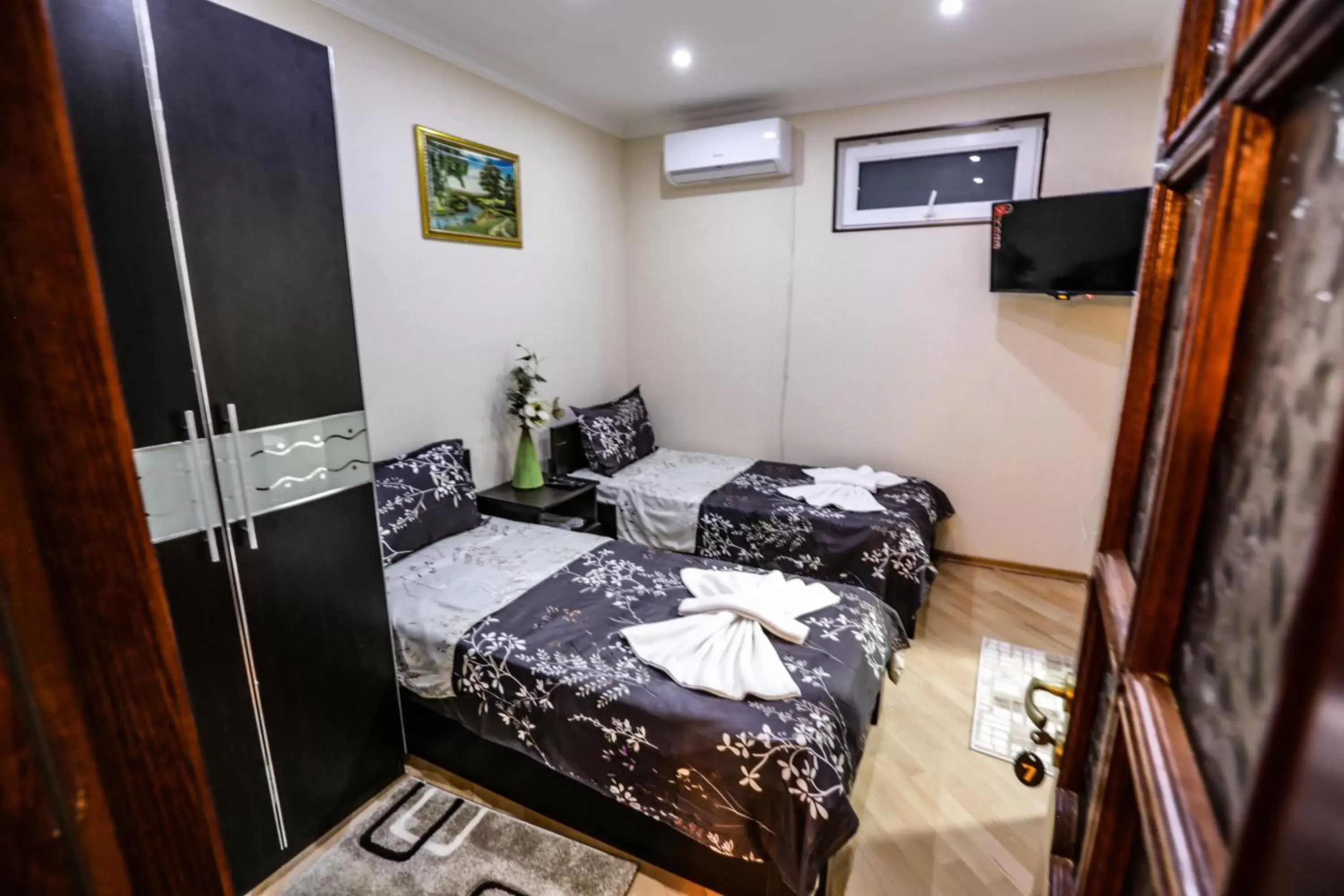 Standard Twin Room in Hotel S.R Standard Twin Room in Hotel S.R