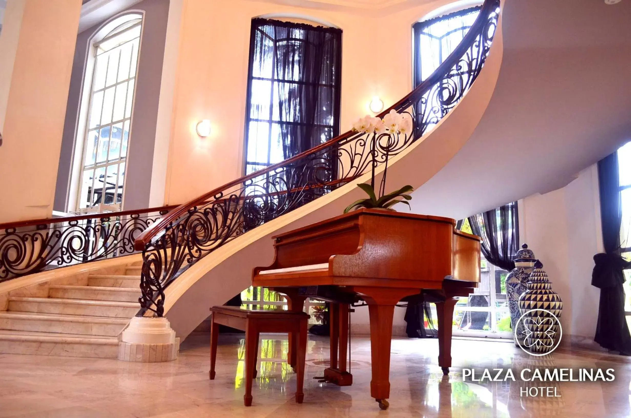 Lobby or reception in Plaza Camelinas Hotel