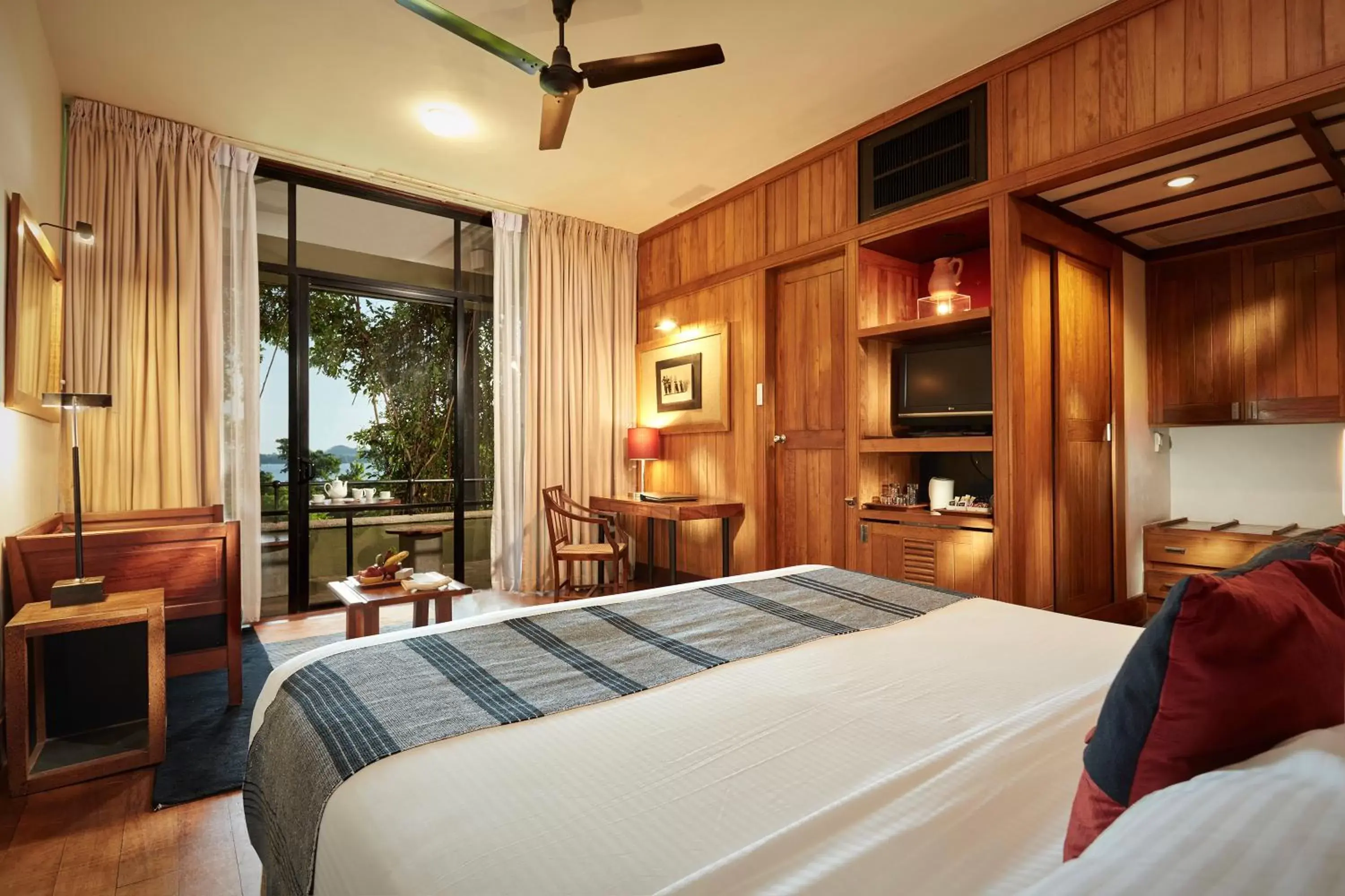 Luxury King Room - single occupancy in Heritance Kandalama Luxury King Room - single occupancy in Heritance Kandalama