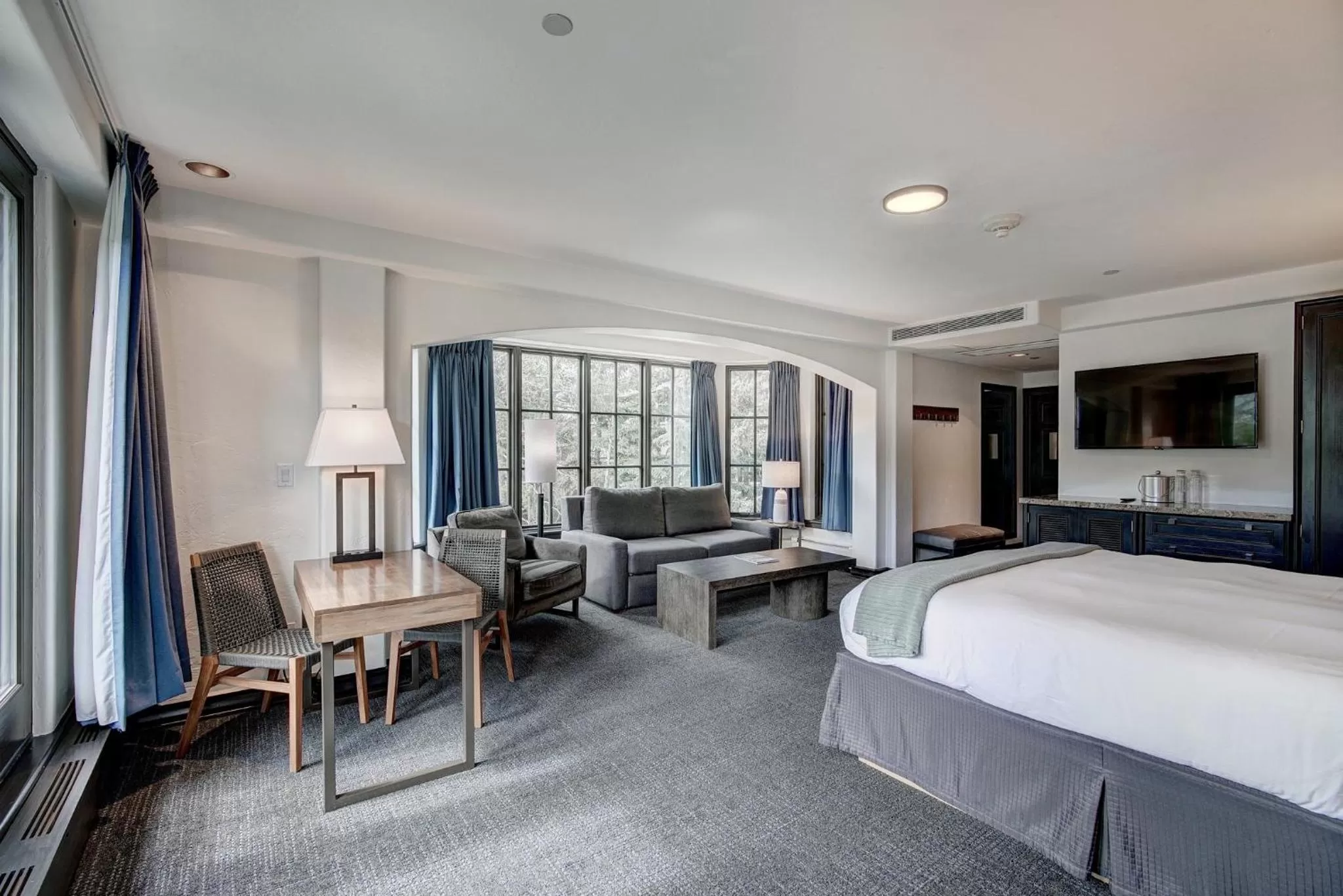 Photo of the whole room, Bed in The Pines Lodge, a RockResort