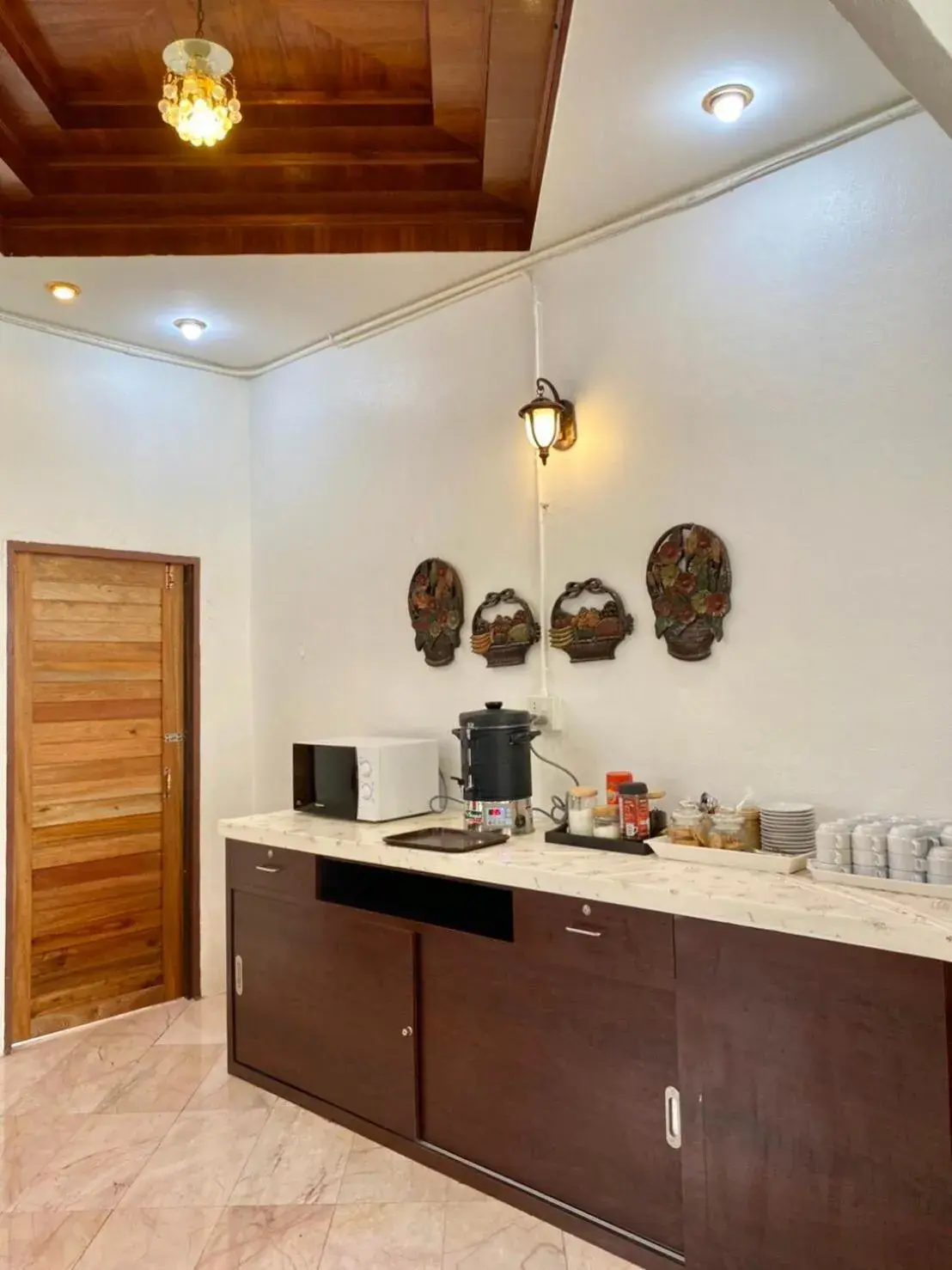 Lobby or reception, Kitchen/Kitchenette in Diamond De Pai City Hotel