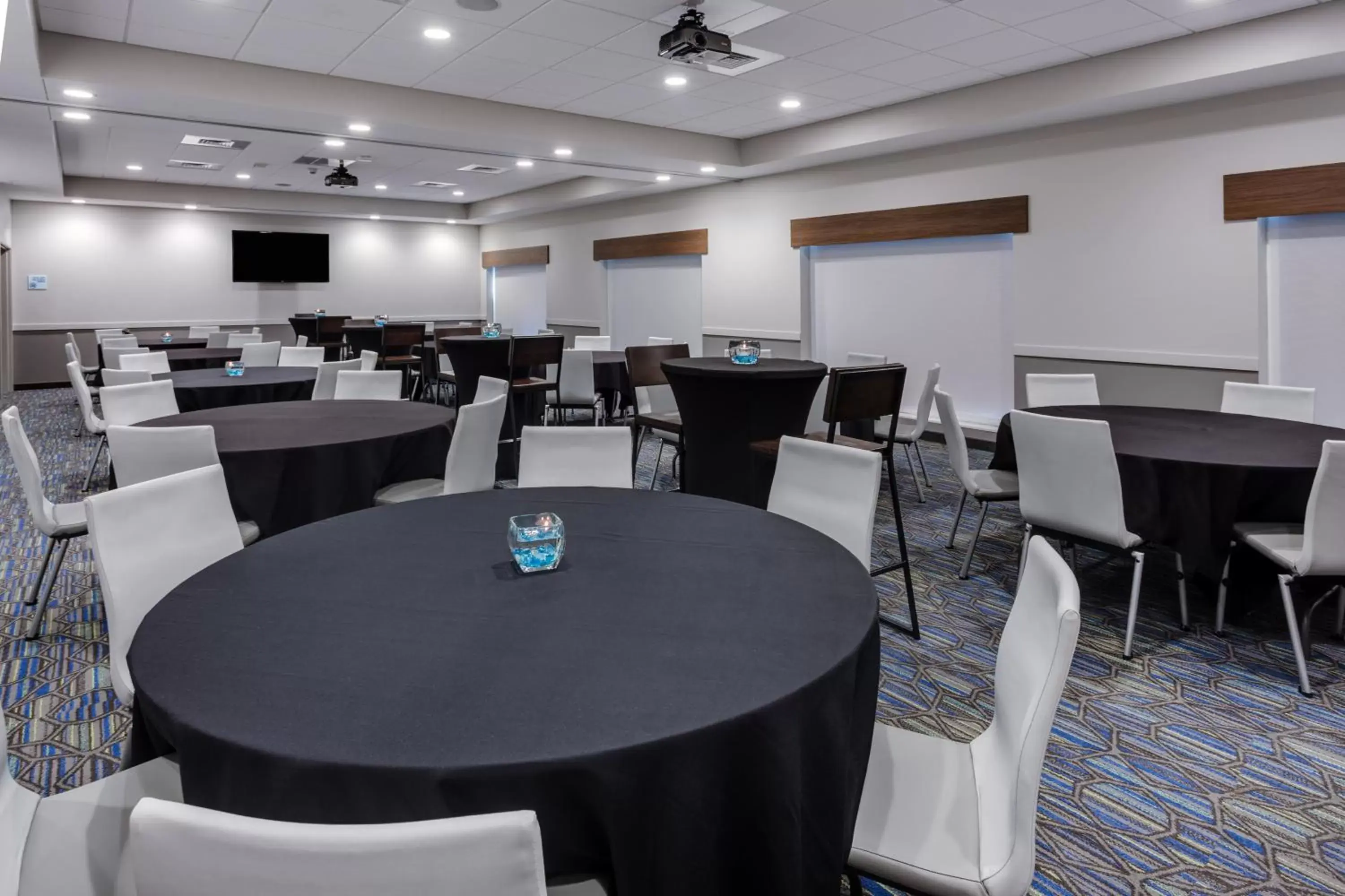 Banquet/Function facilities, Restaurant/Places to Eat in Holiday Inn Express & Suites - Rice Lake, an IHG Hotel