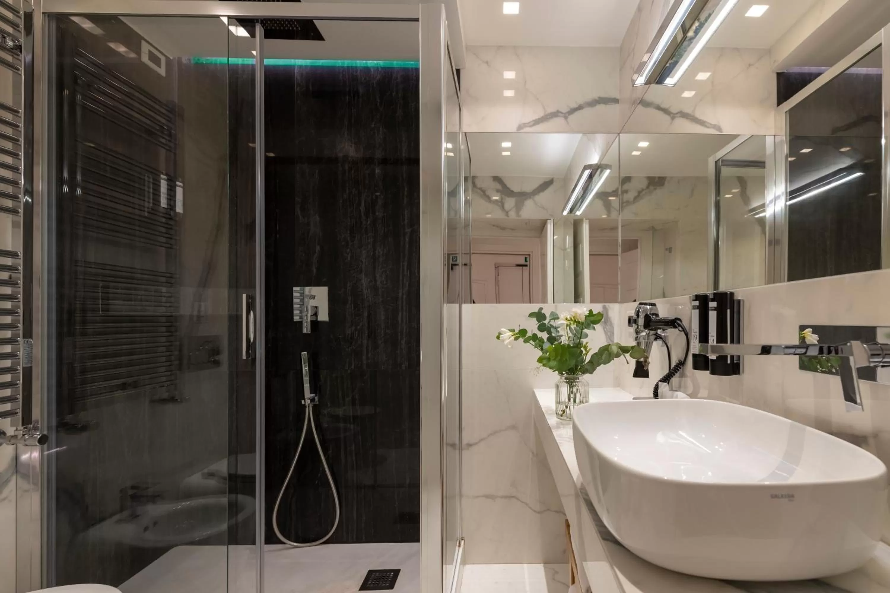 Shower in Argentina Residenza Style Hotel