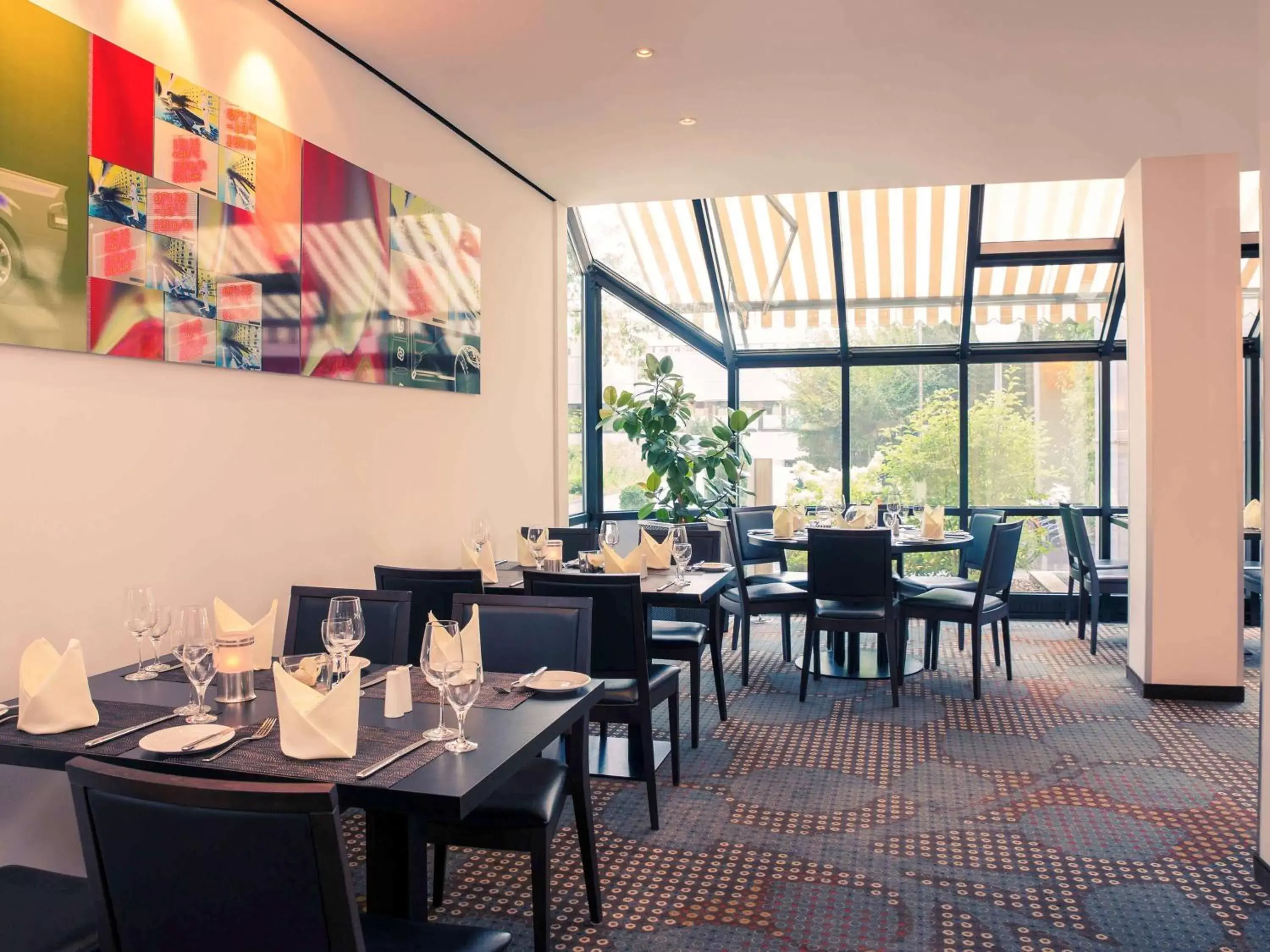 Restaurant/Places to Eat in Mercure Hotel Köln West