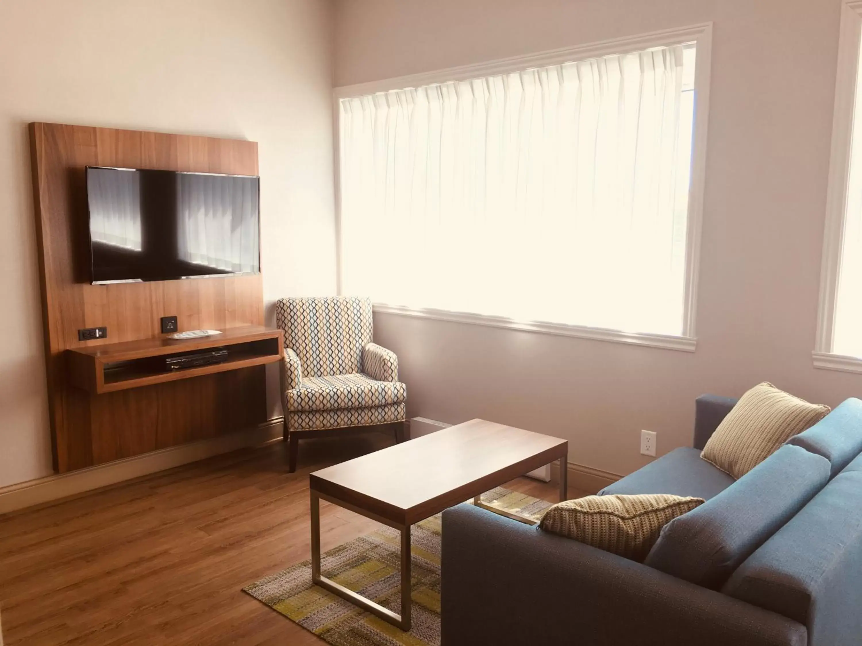 Living room, Seating Area in Best Western Plus Mont-Laurier