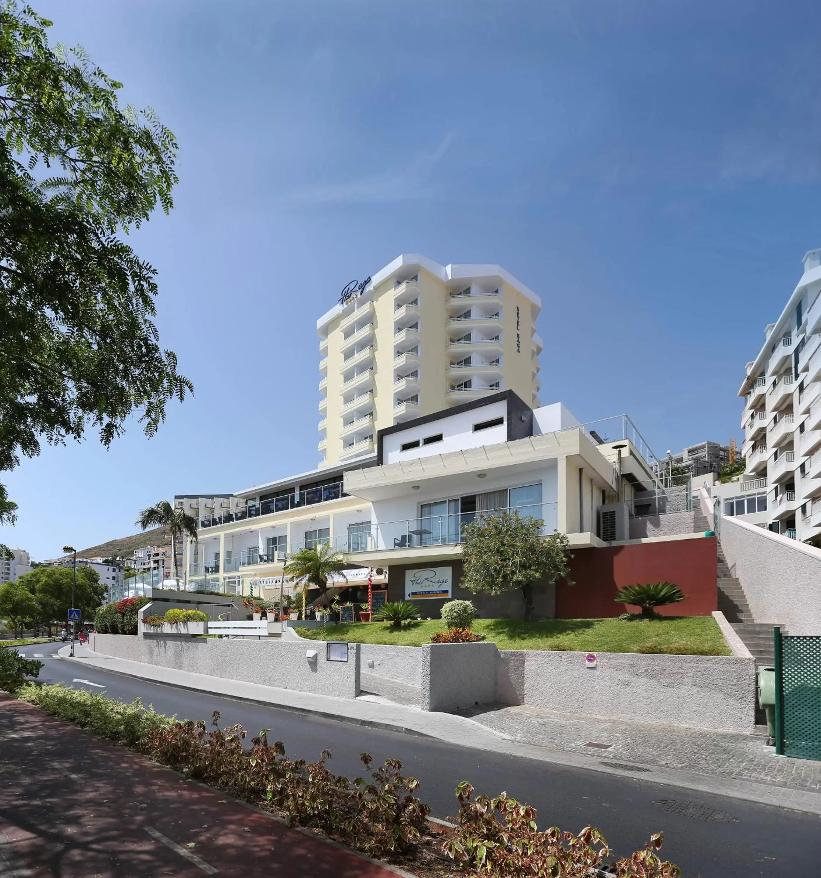 Property Building in Muthu Raga Madeira Hotel