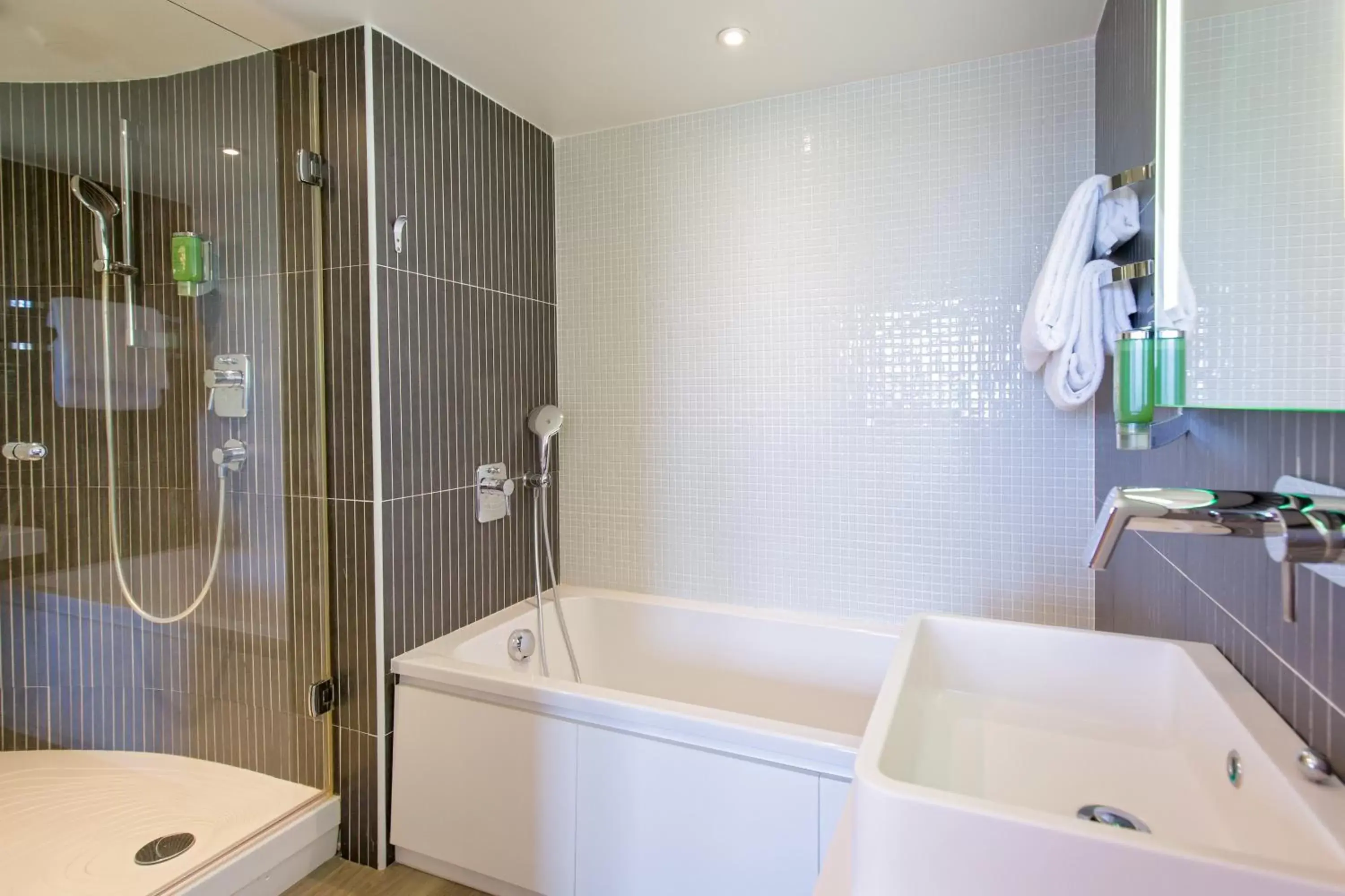 Shower, Bathroom in Novotel Suites Perpignan Centre