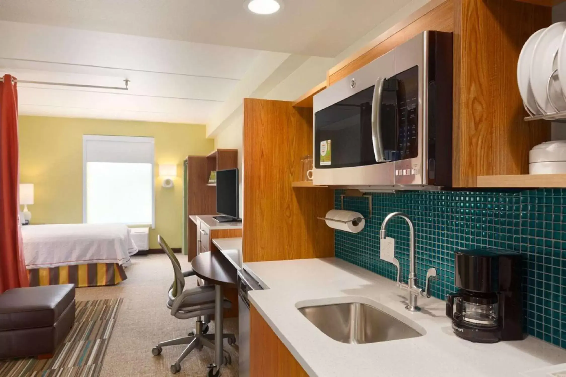 Kitchen or kitchenette, Kitchen/Kitchenette in Home2 Suites by Hilton Albany Airport/Wolf Rd