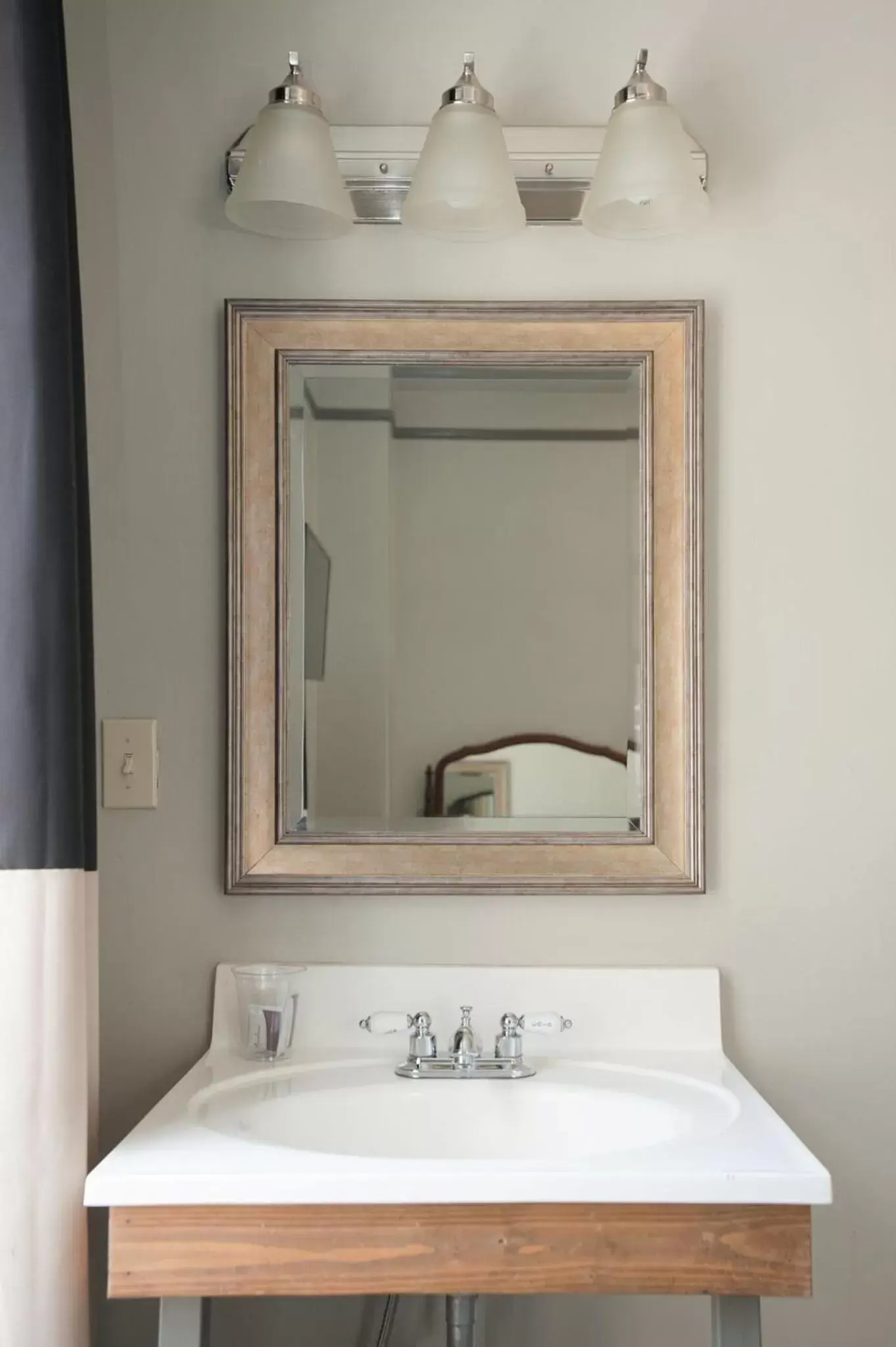 Bedroom, Bathroom in Gardner Hotel