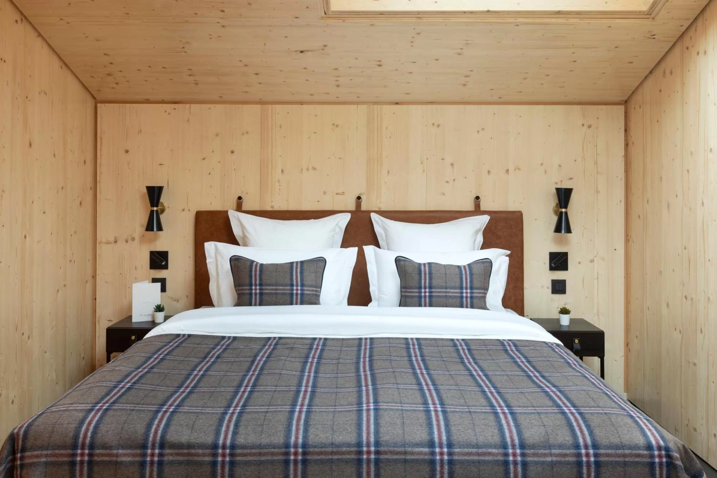 Photo of the whole room, Bed in St-Alban Hotel & Spa