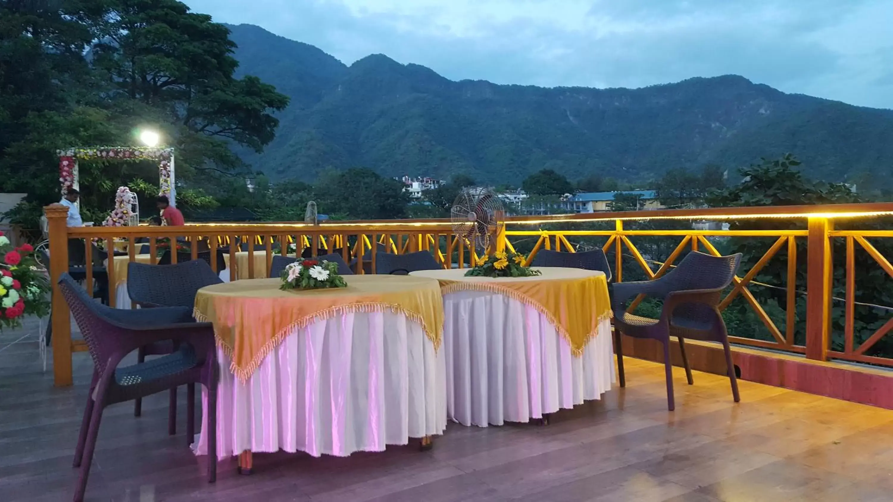 Restaurant/places to eat, Mountain View in Hotel Rajpur Heights