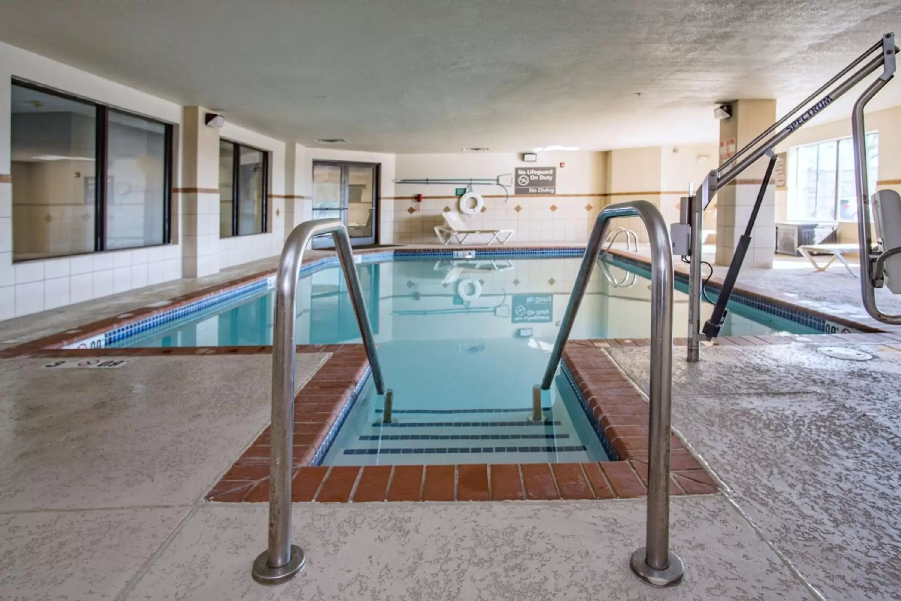 Swimming Pool in Hampton Inn Oklahoma City/Yukon