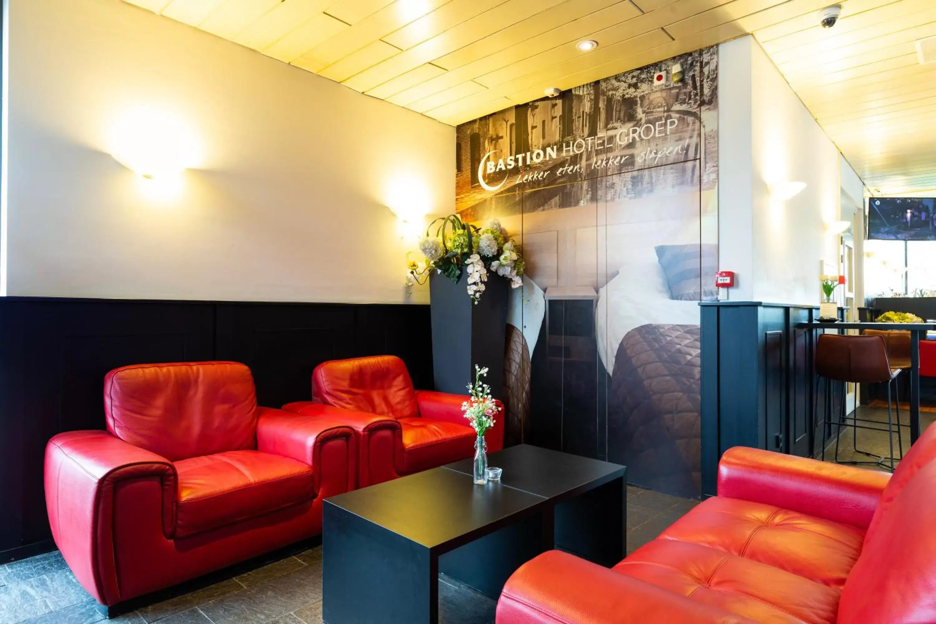 Communal lounge/ TV room, Seating Area in Bastion Hotel Amsterdam Noord