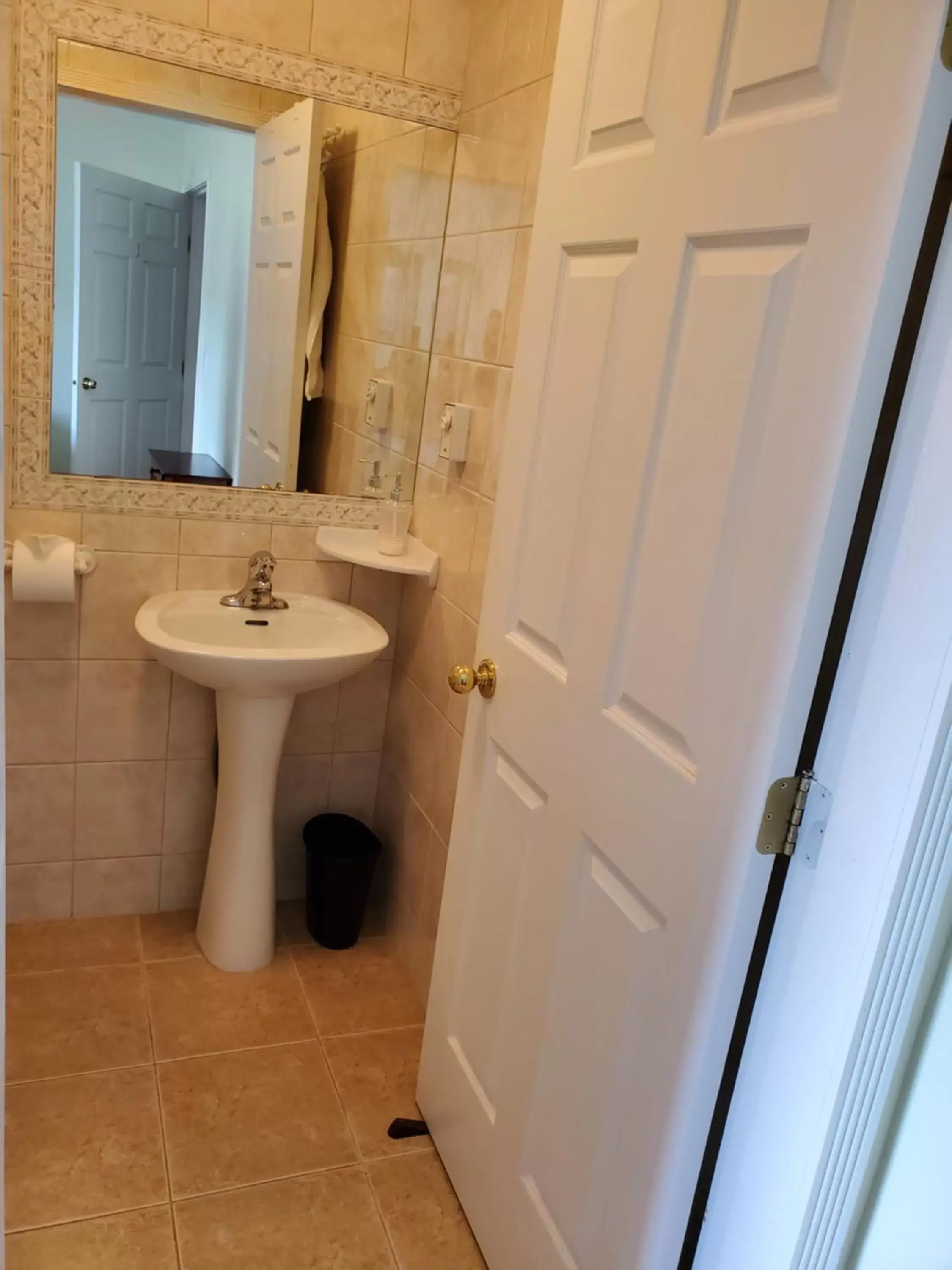 Bathroom in Sonora Desert Inn