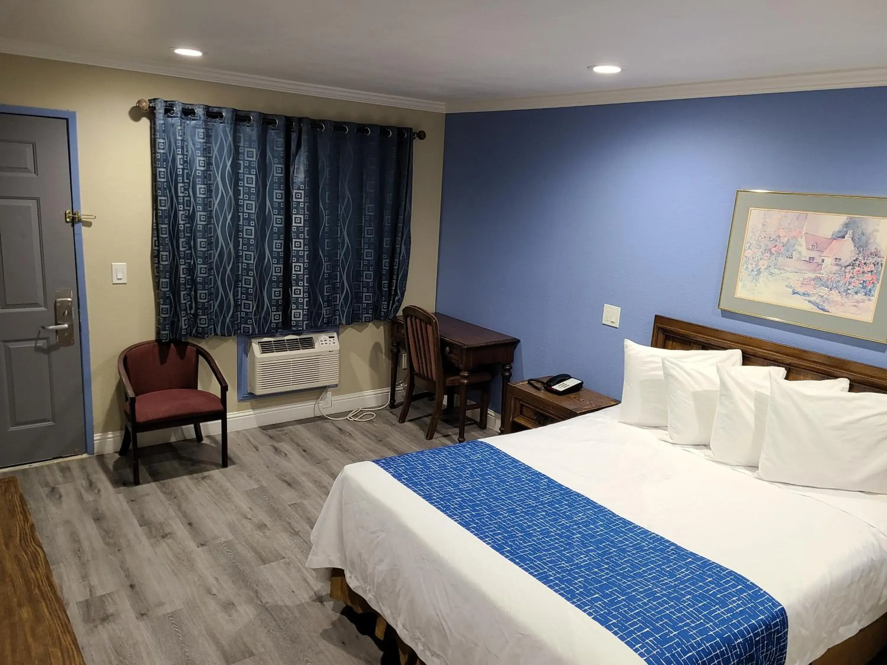 Bedroom in Travelodge by Wyndham Clearlake