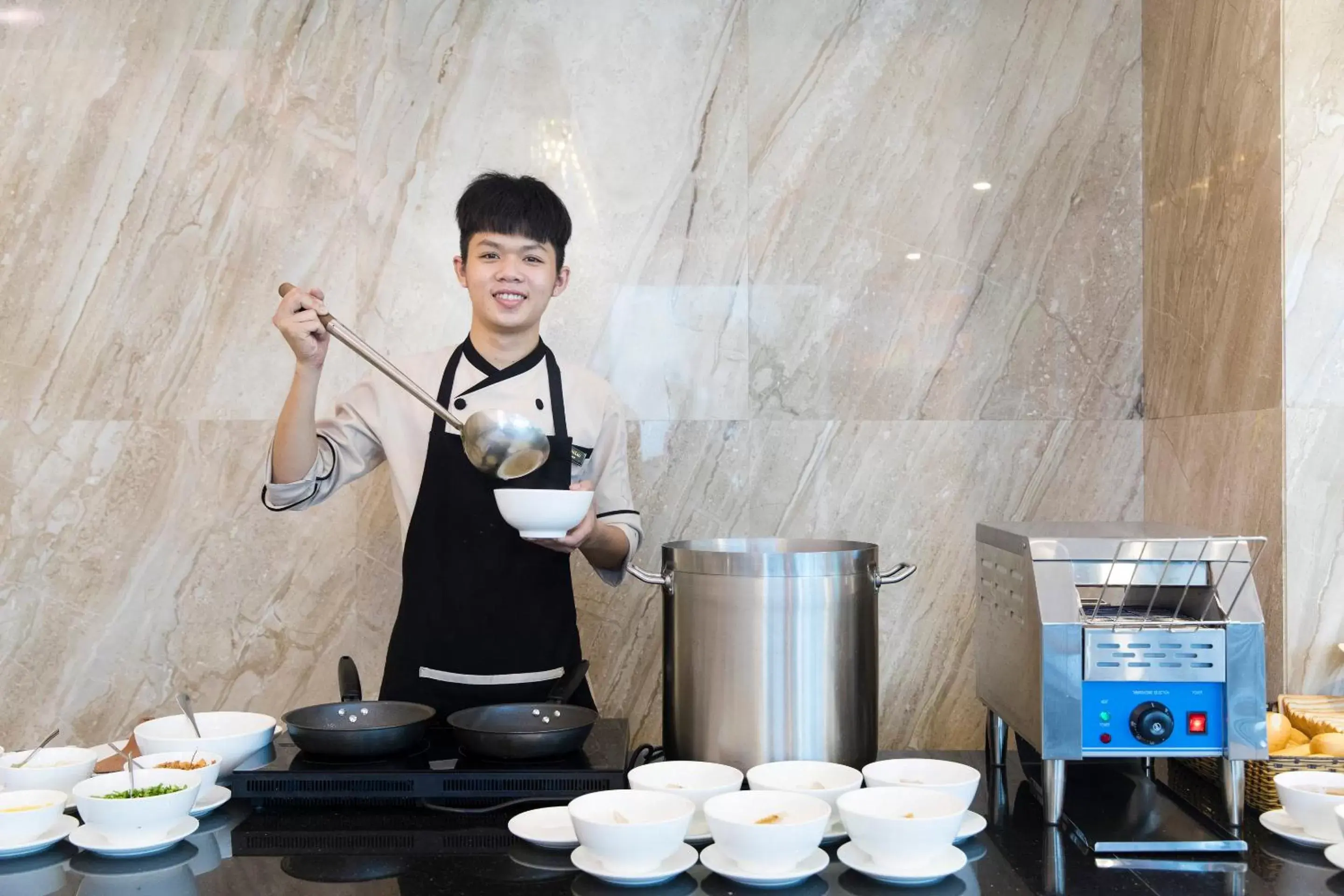 Restaurant/places to eat in Diamond Luxury Hotel Restaurant/places to eat in Diamond Luxury Hotel