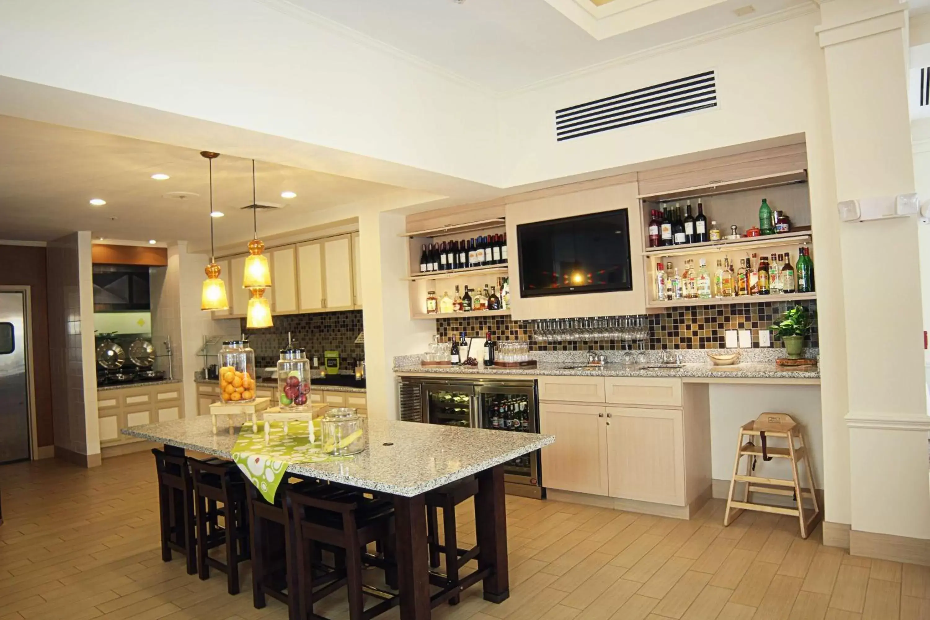 Dining area, Restaurant/Places to Eat in Hilton Garden Inn Charlotte Pineville