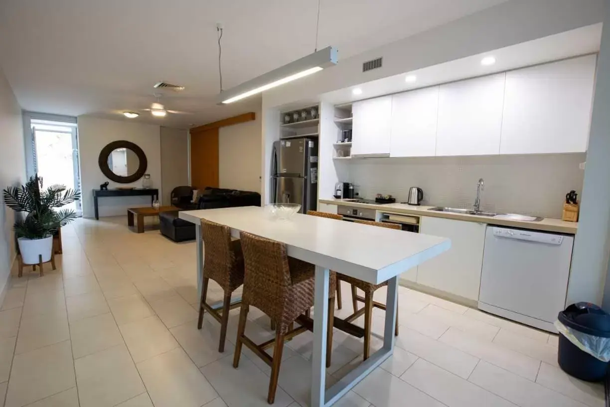 Kitchen/Kitchenette in Grand Mercure Apartments Magnetic Island
