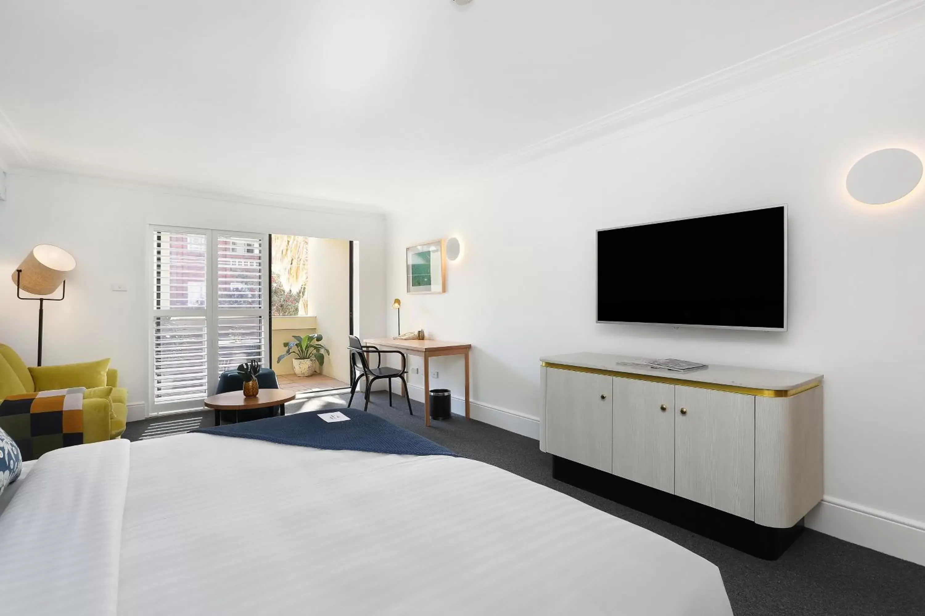 Quiet street view, TV/Entertainment Center in Coogee Bay Boutique Hotel