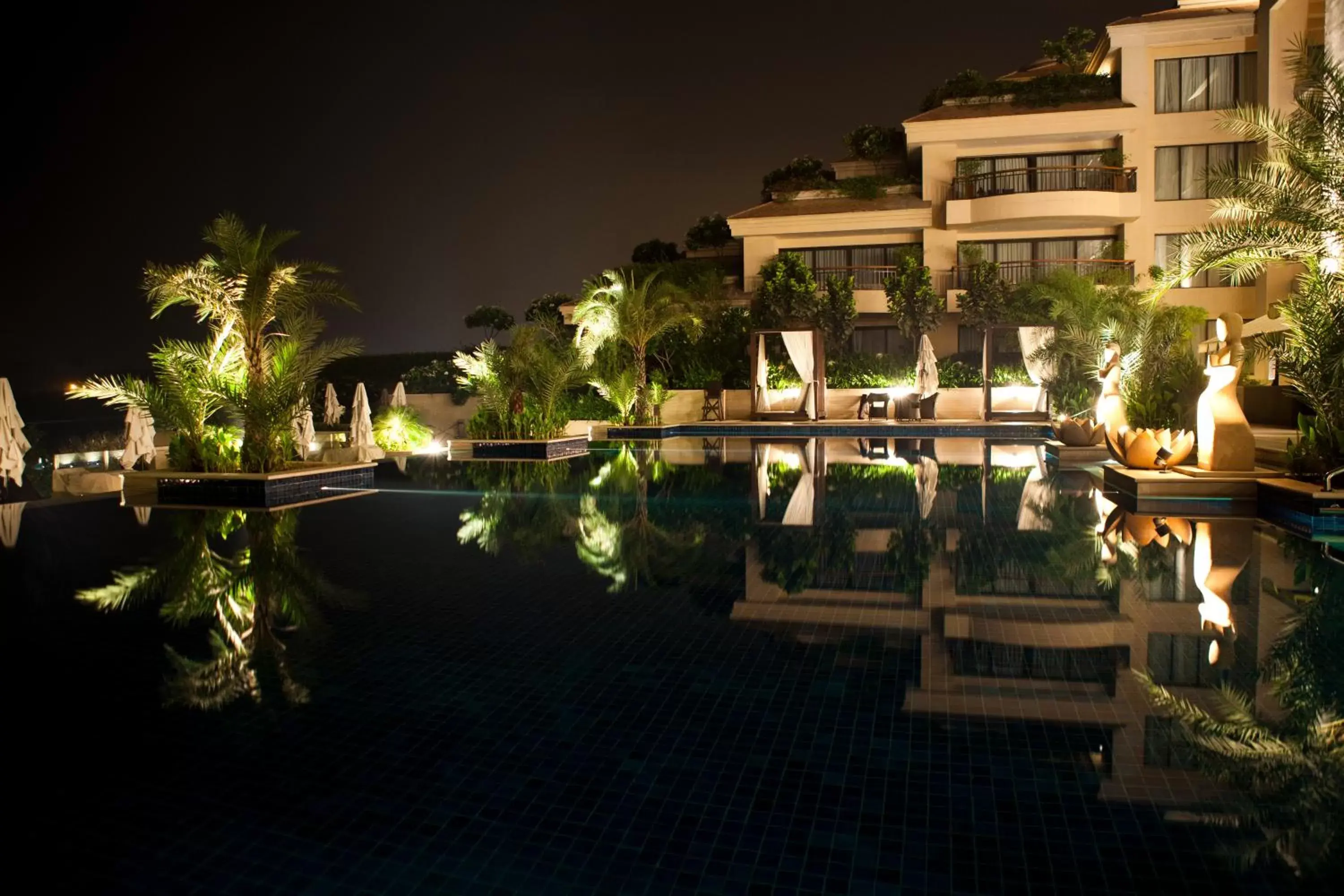 Swimming Pool in Vivanta Surajkund, NCR