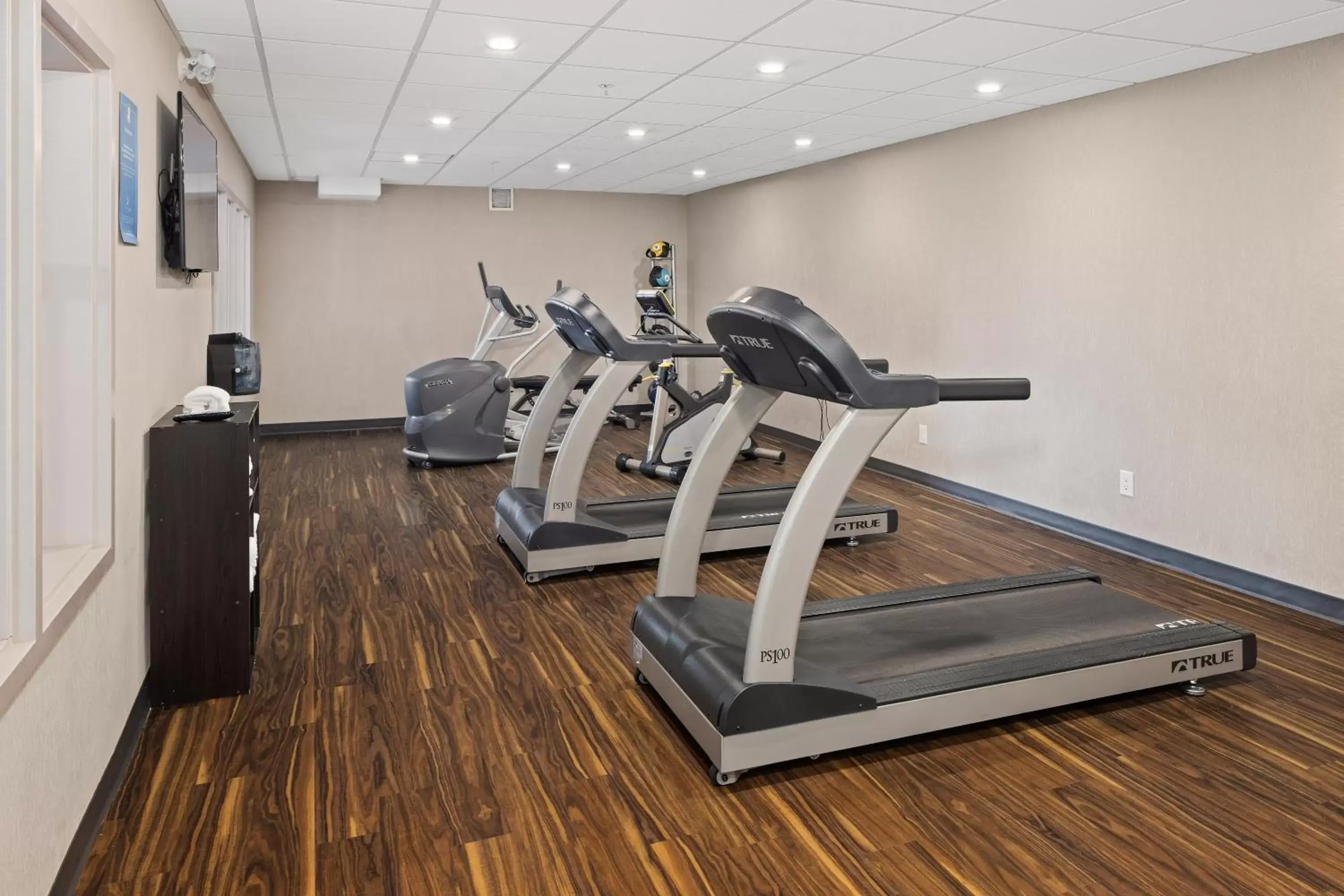 Fitness centre/facilities, Fitness Center/Facilities in Home Inn & Suites Saskatoon South