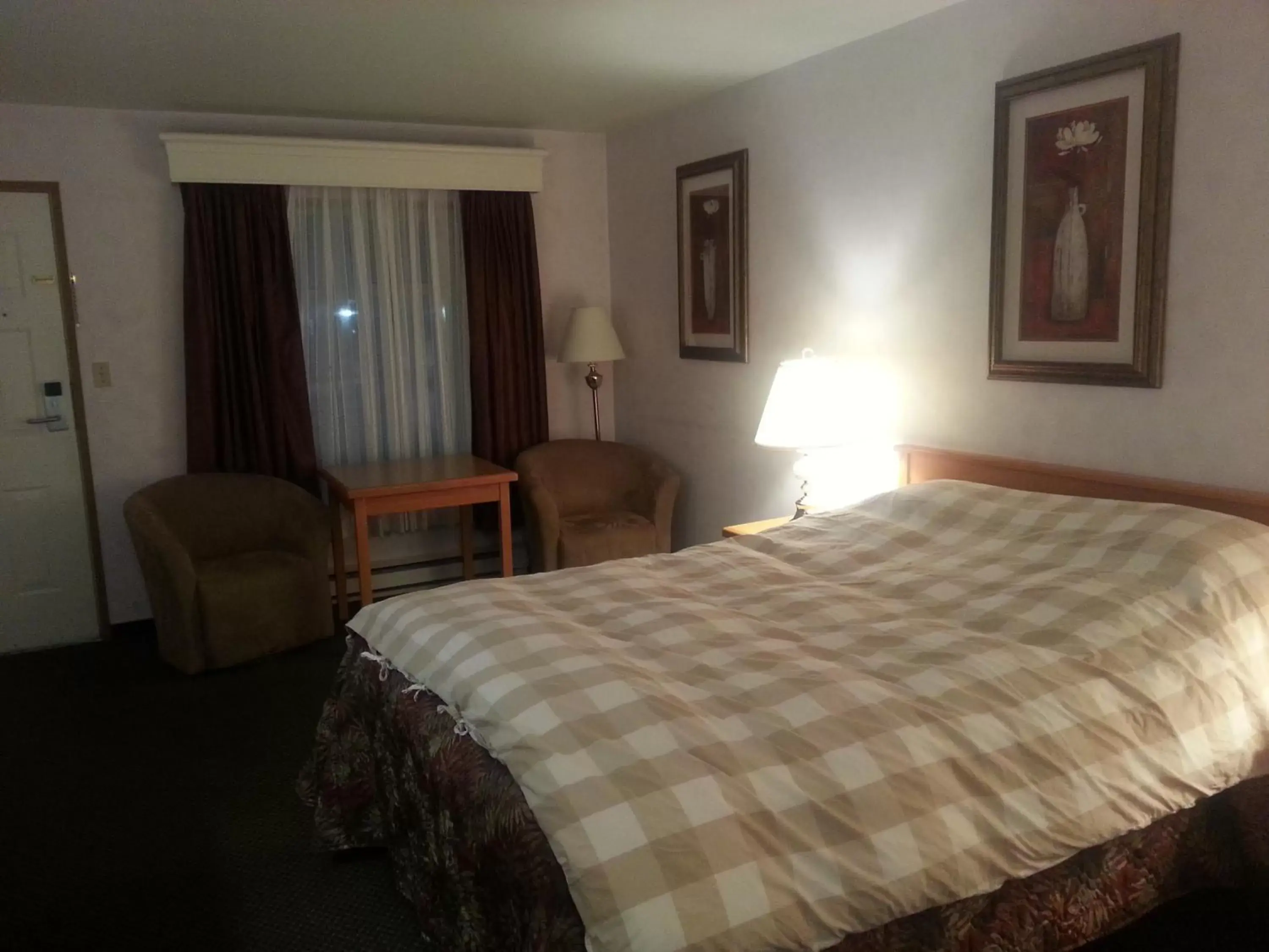 Photo of the whole room, Bed in Heritage Inn