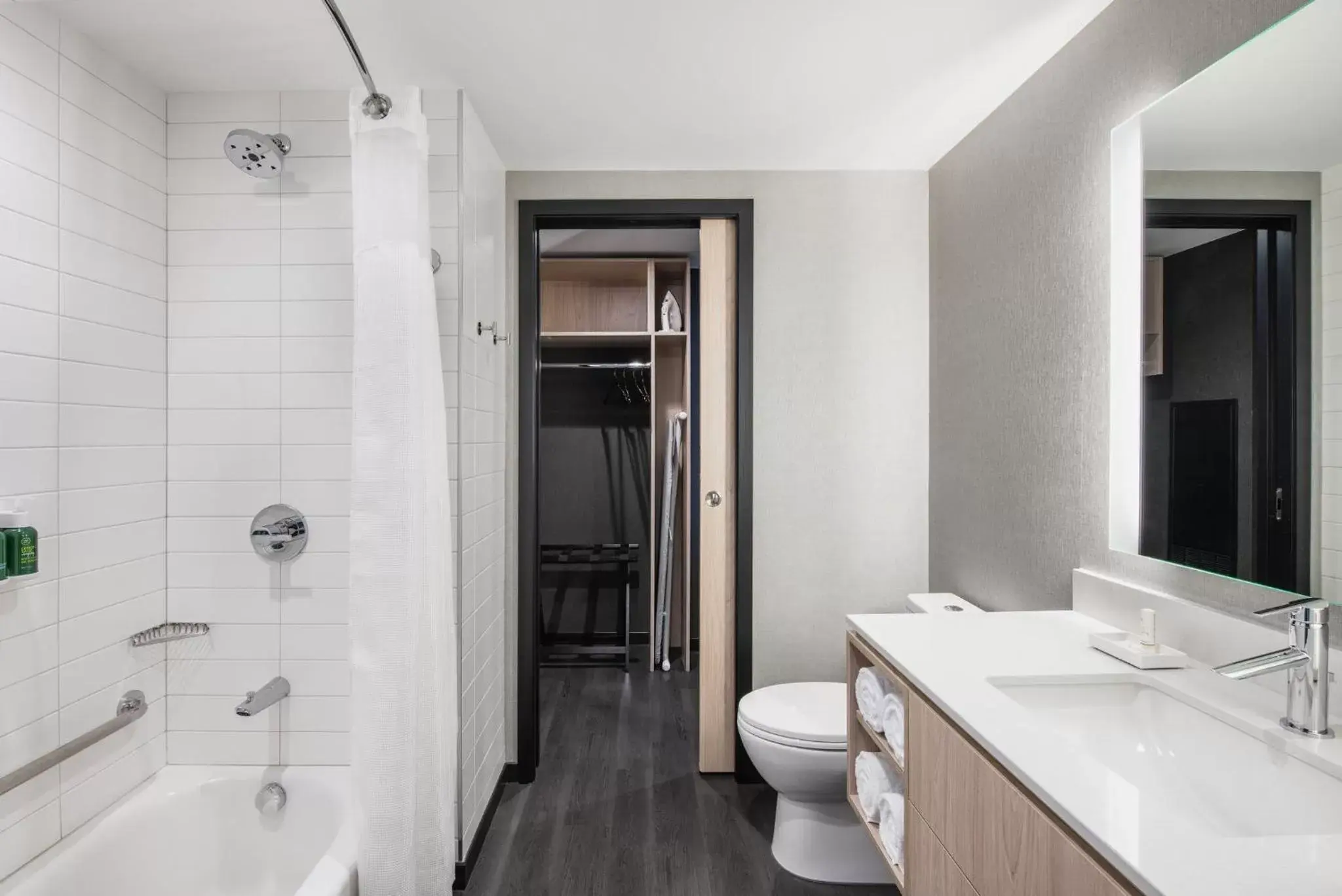 Bathroom in Residence Inn by Marriott Calgary Downtown/Beltline District