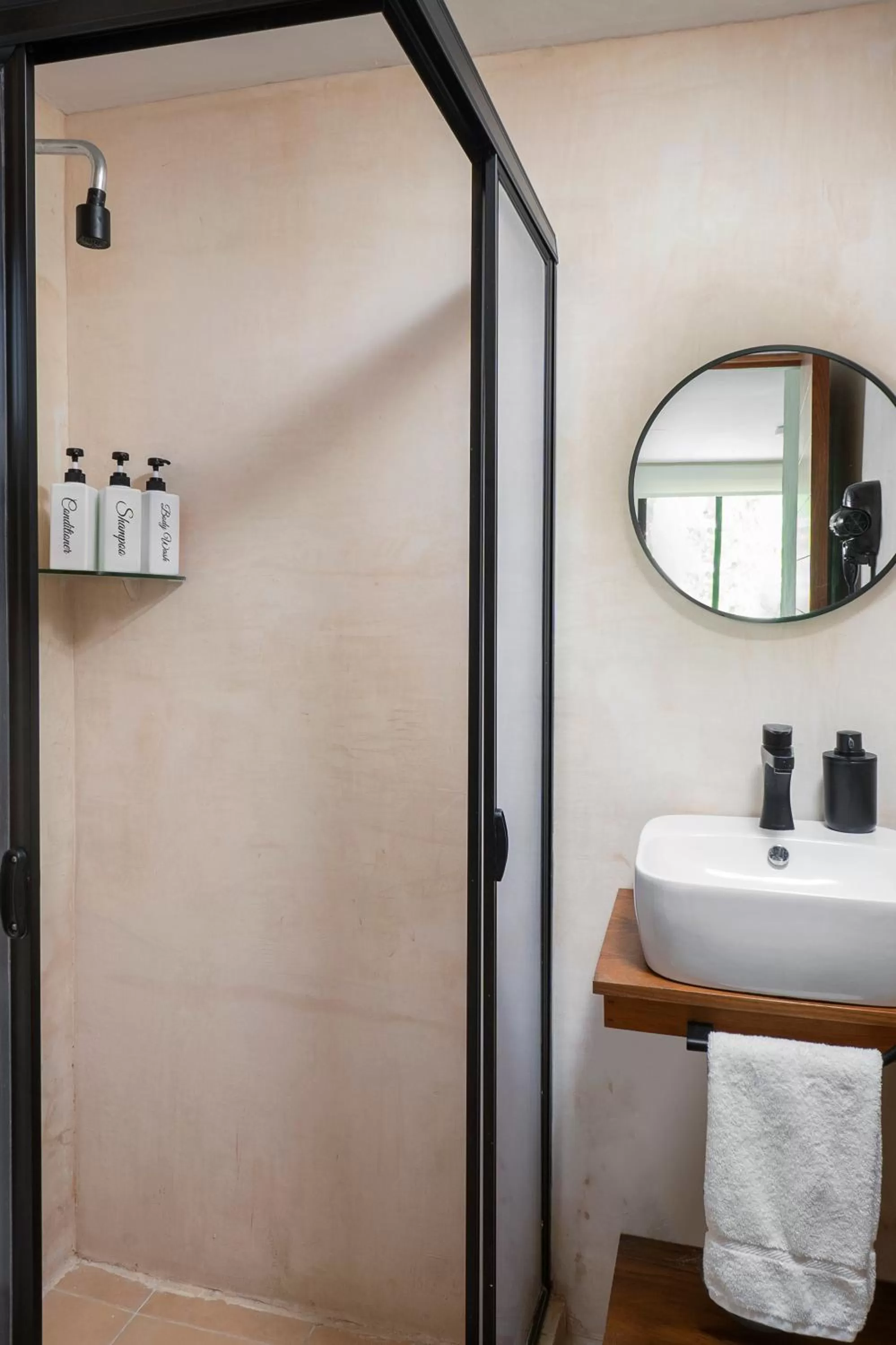 Shower in Casa Rodina